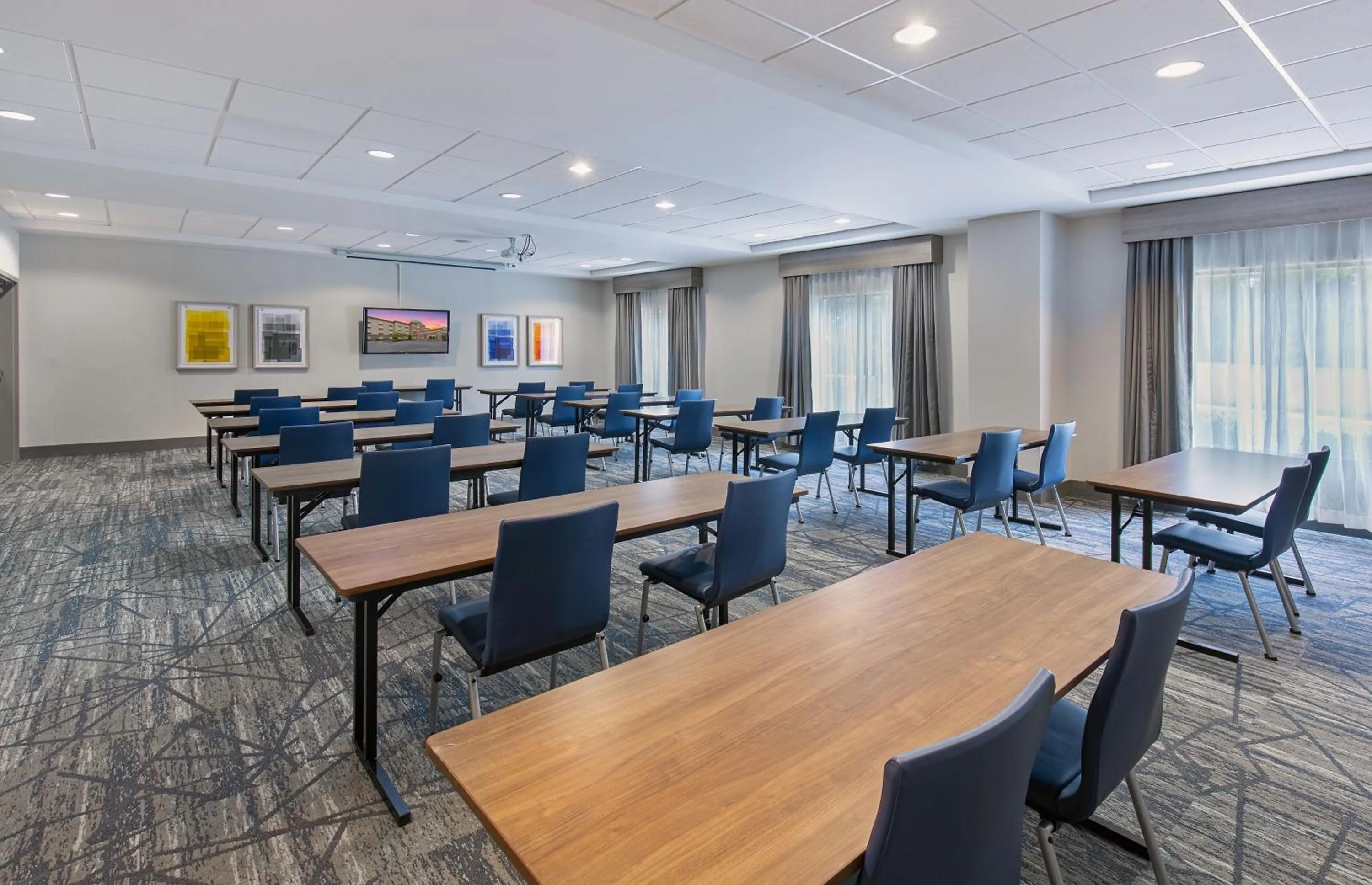 Meeting/conference room in Holiday Inn Express & Suites - Cleveland Northwest by IHG