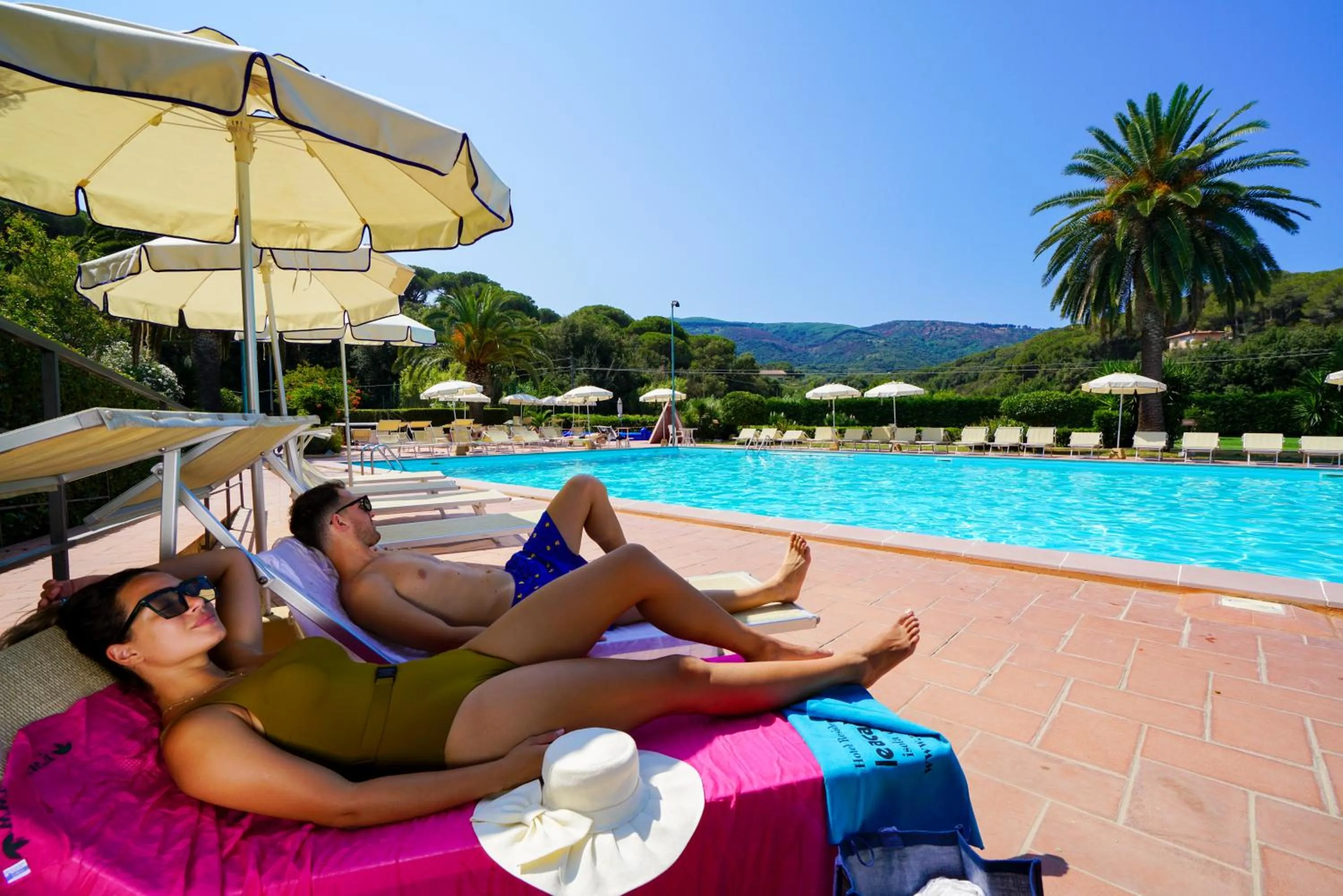 Swimming pool in Residence Le Acacie