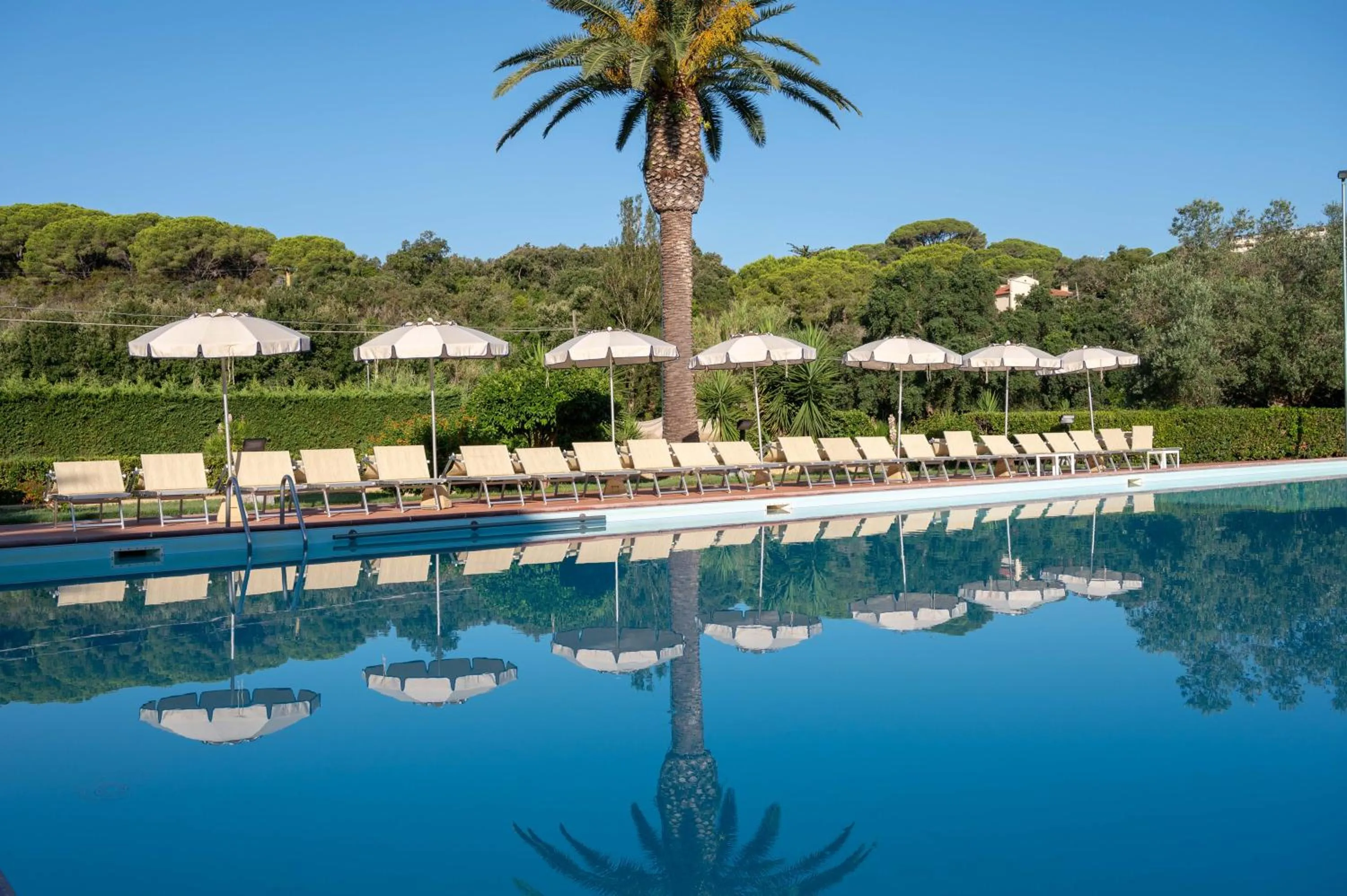 Swimming pool in Residence Le Acacie