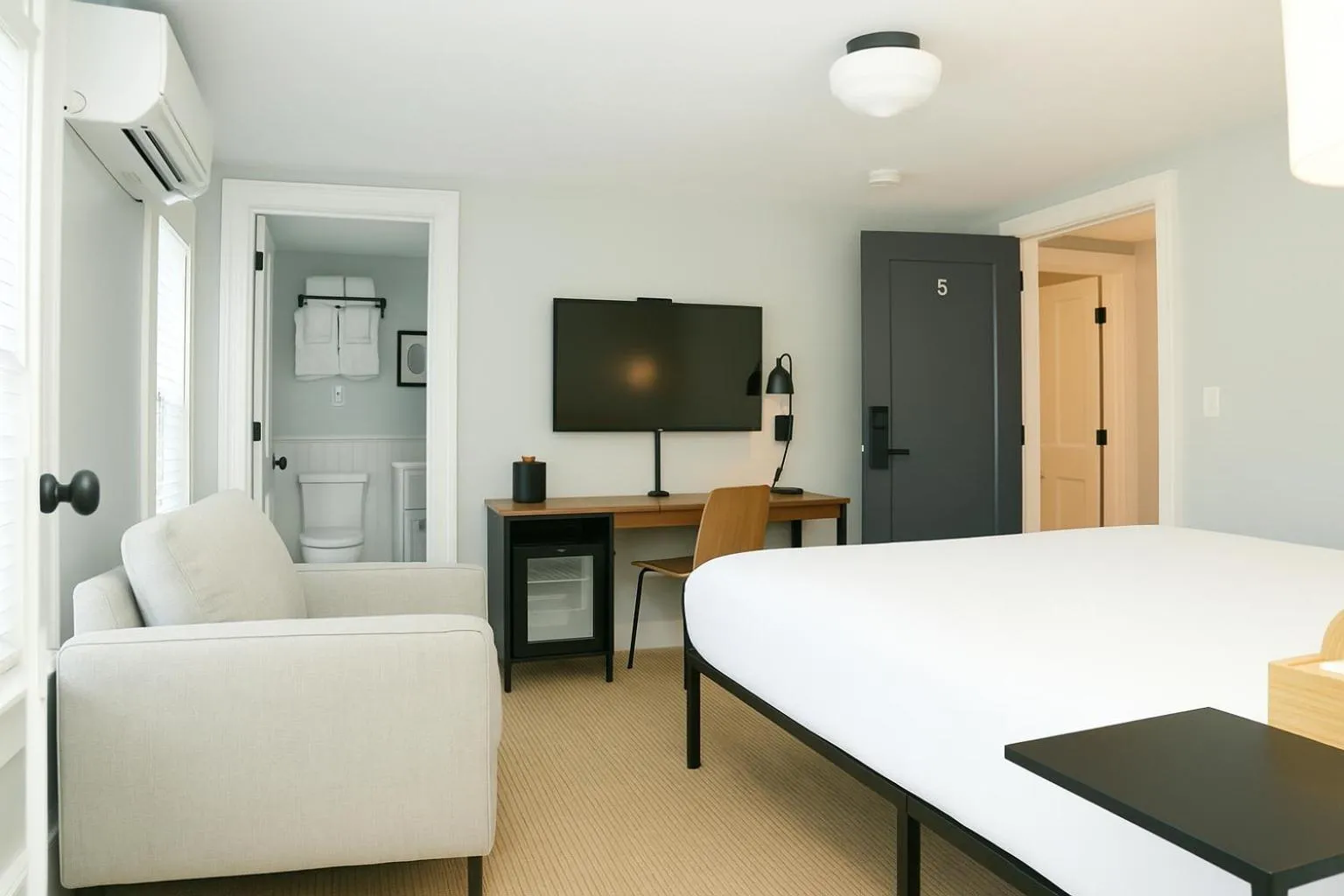 Bed in Waterford Inn Provincetown