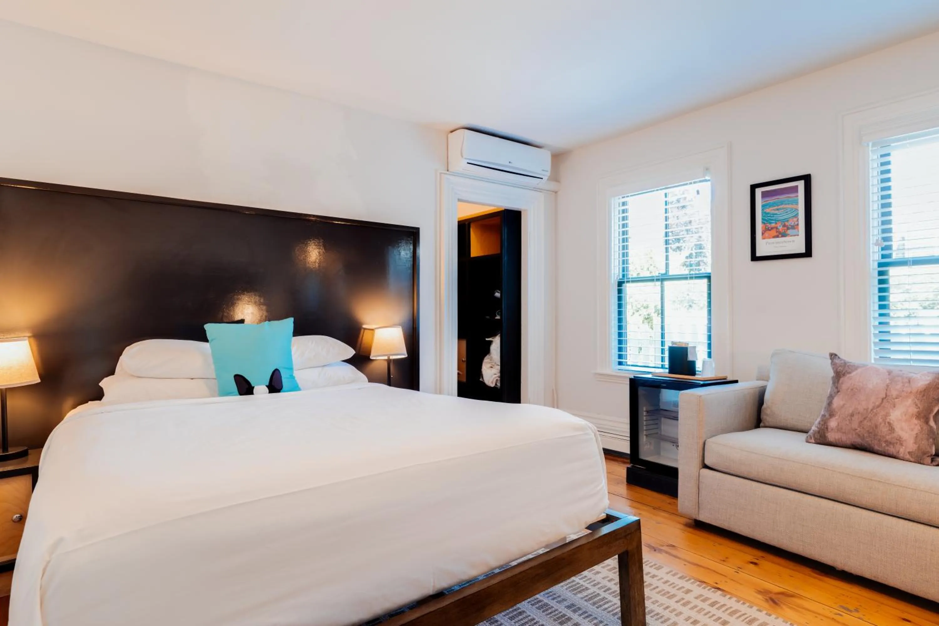 Bedroom, Bed in Waterford Inn Provincetown