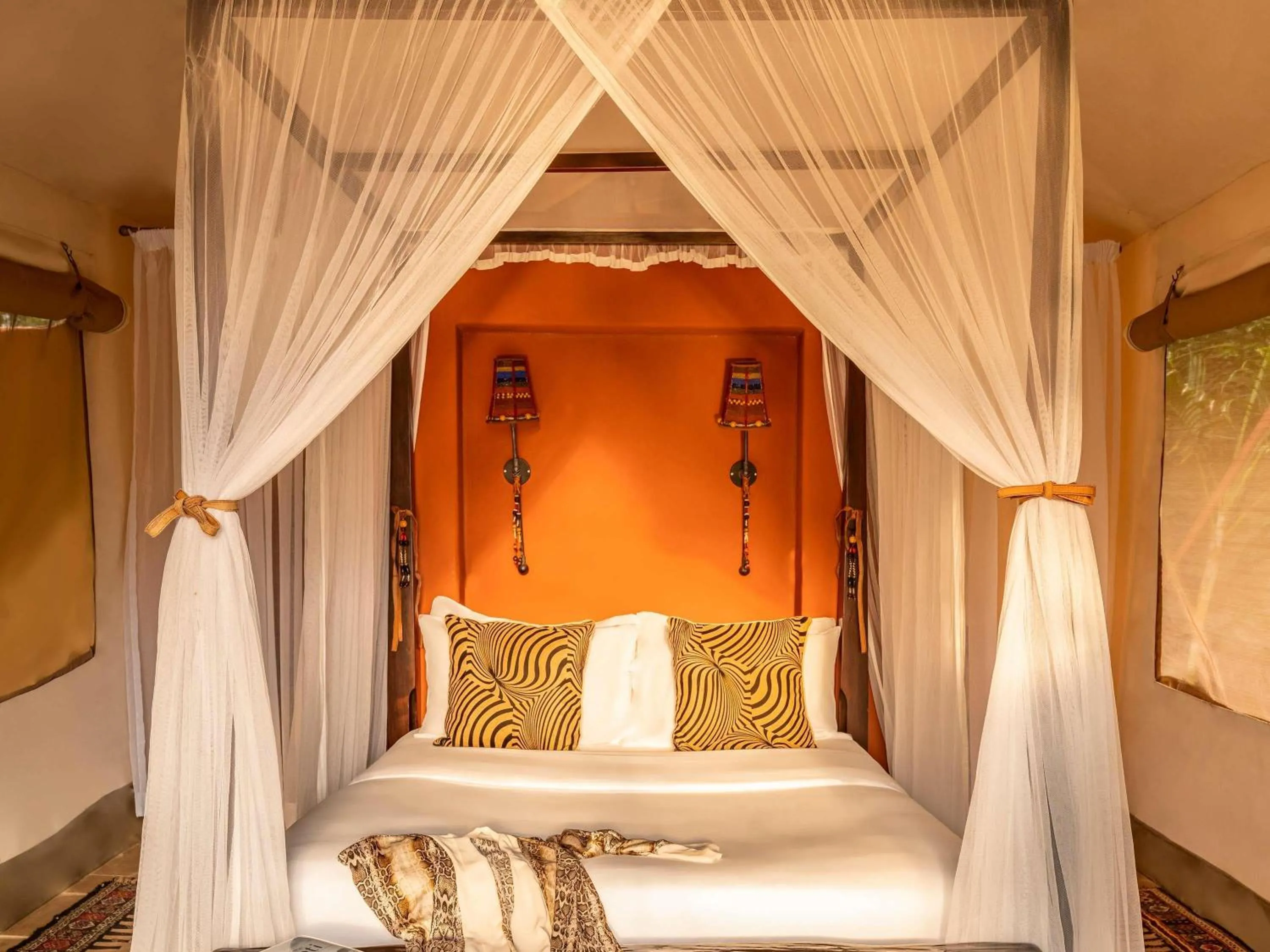 Bedroom, Bed in Fairmont Mara Safari Club