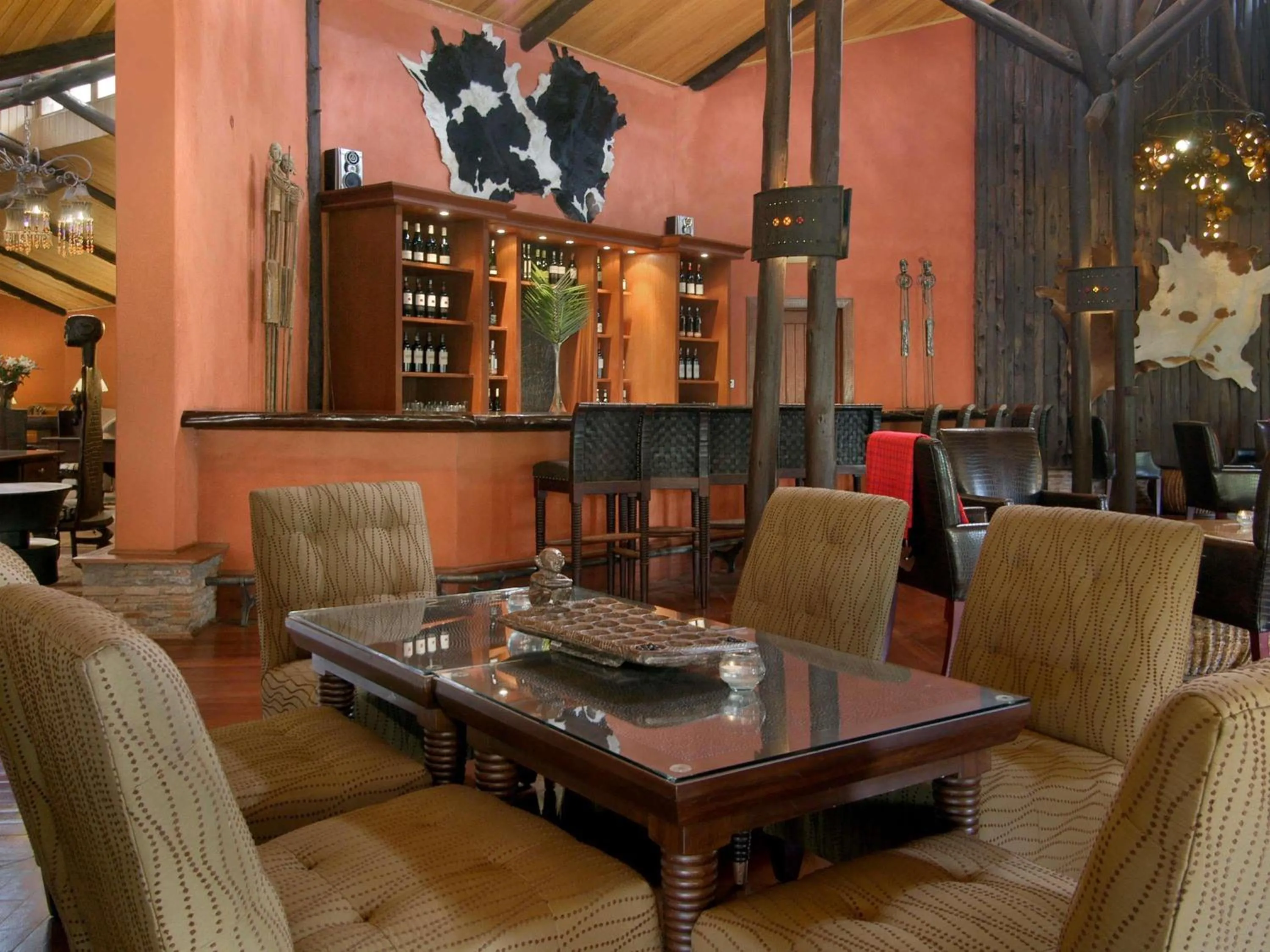 Lounge or bar in Fairmont Mara Safari Club