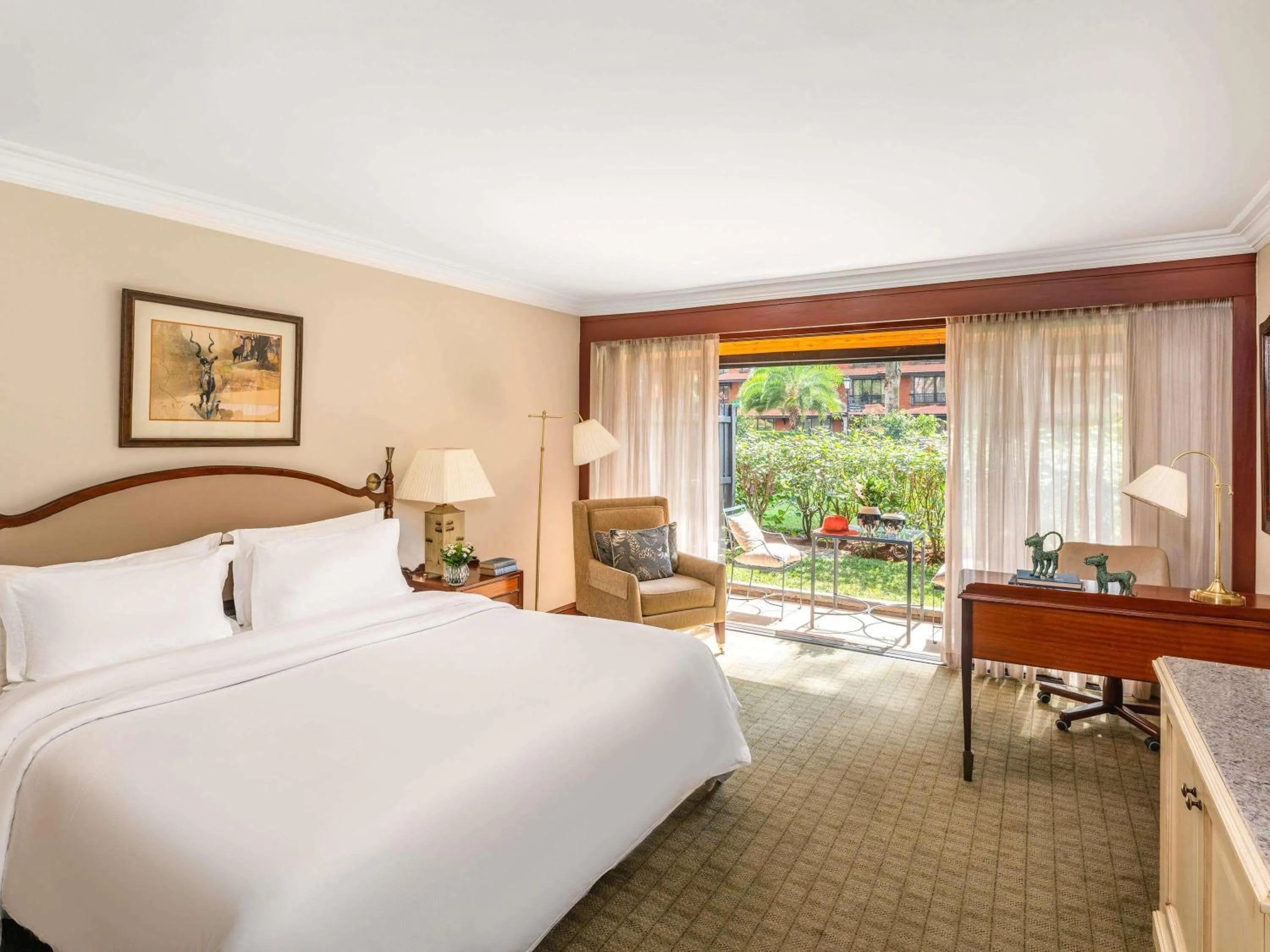 Bedroom, Bed in Fairmont The Norfolk