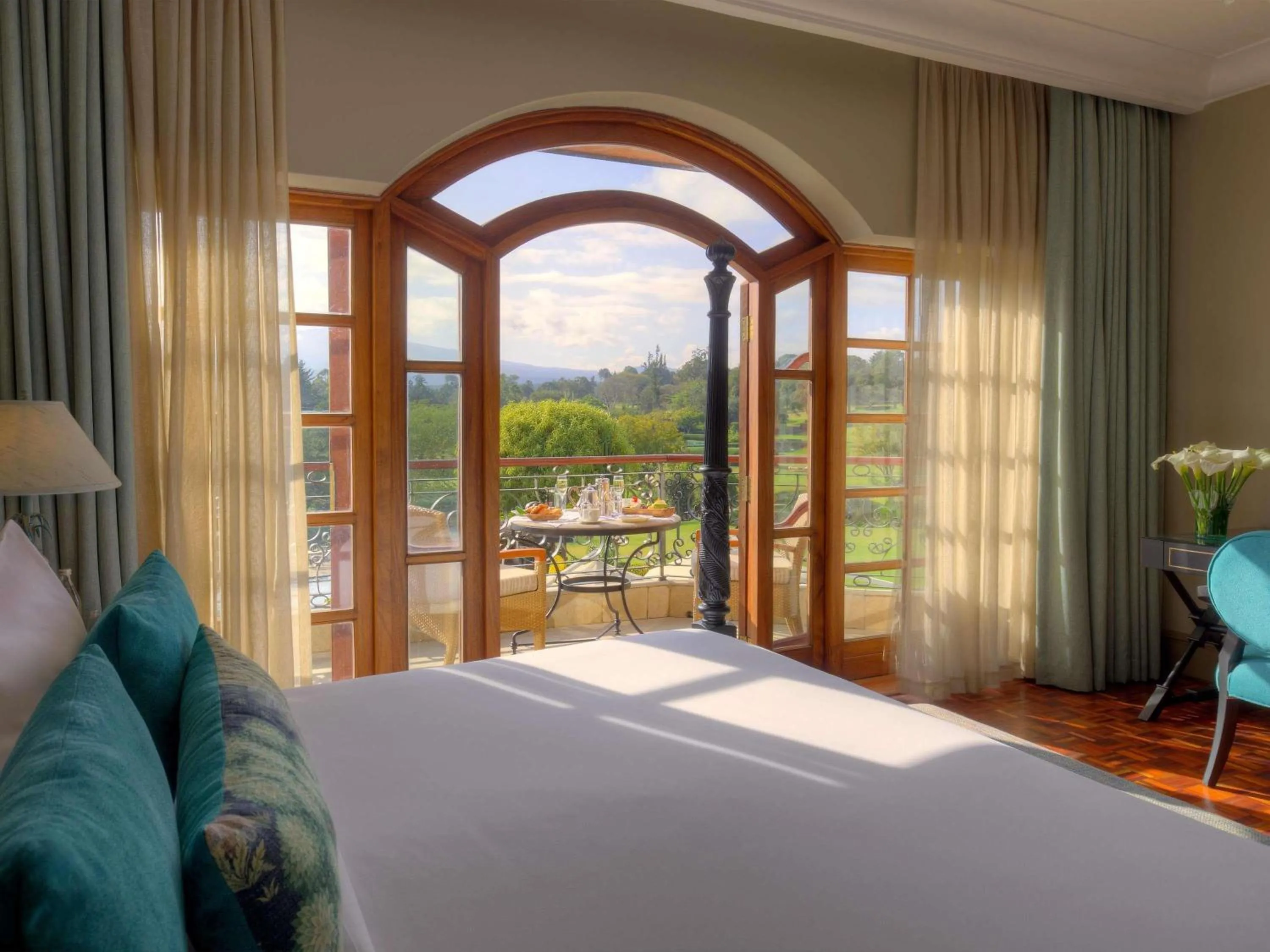 Bedroom, Bed in Fairmont Mount Kenya Safari Club