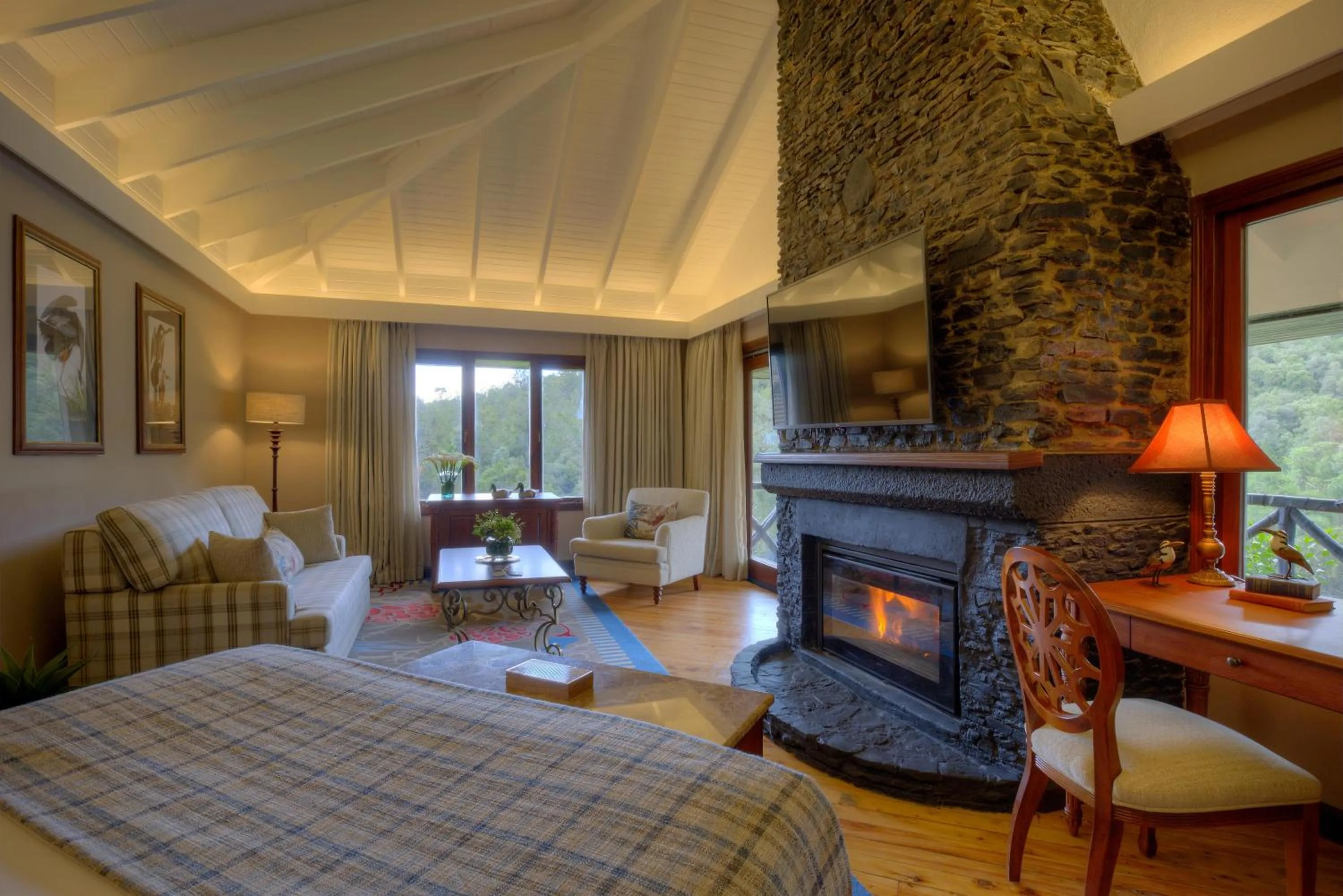 Bed in Fairmont Mount Kenya Safari Club