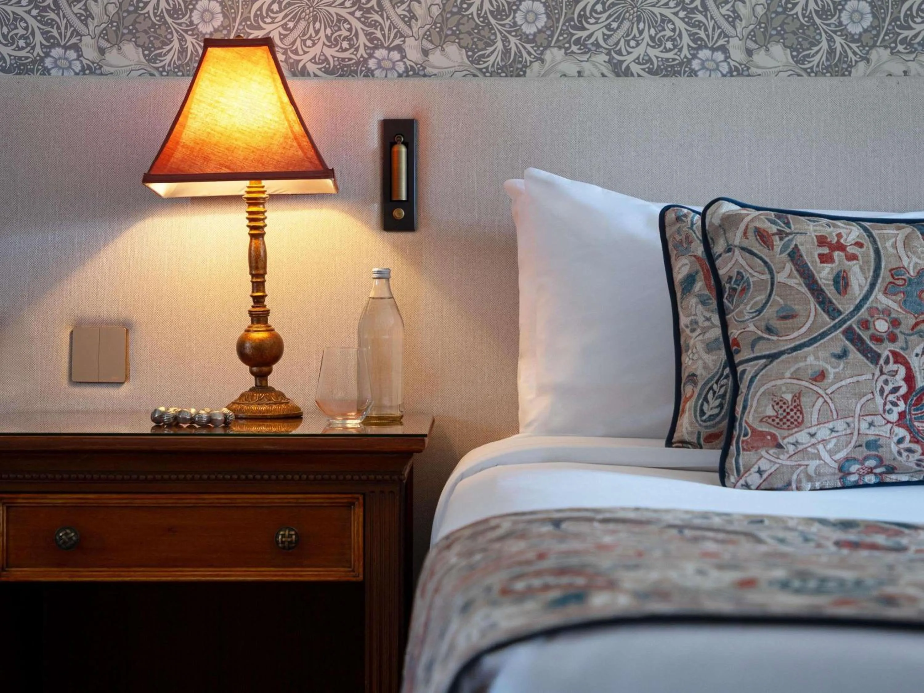 Bedroom, Bed in Fairmont Mount Kenya Safari Club