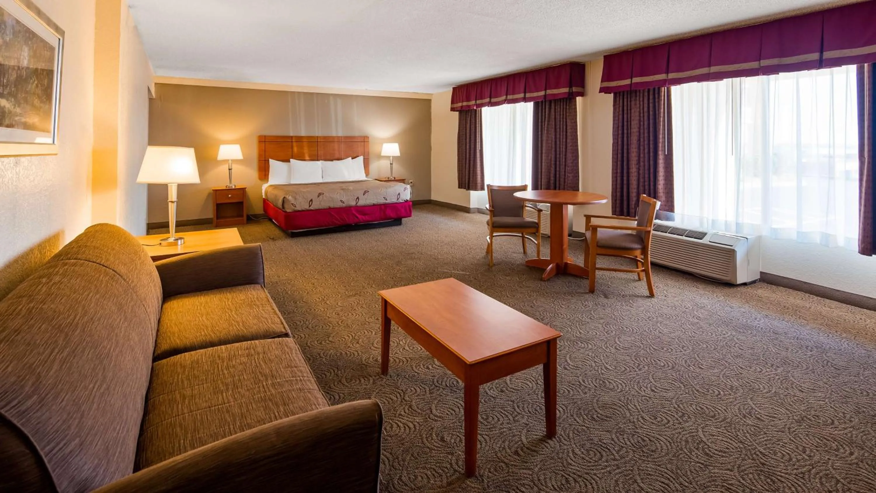 Photo of the whole room, Bed in Best Western Thunderbird Motel