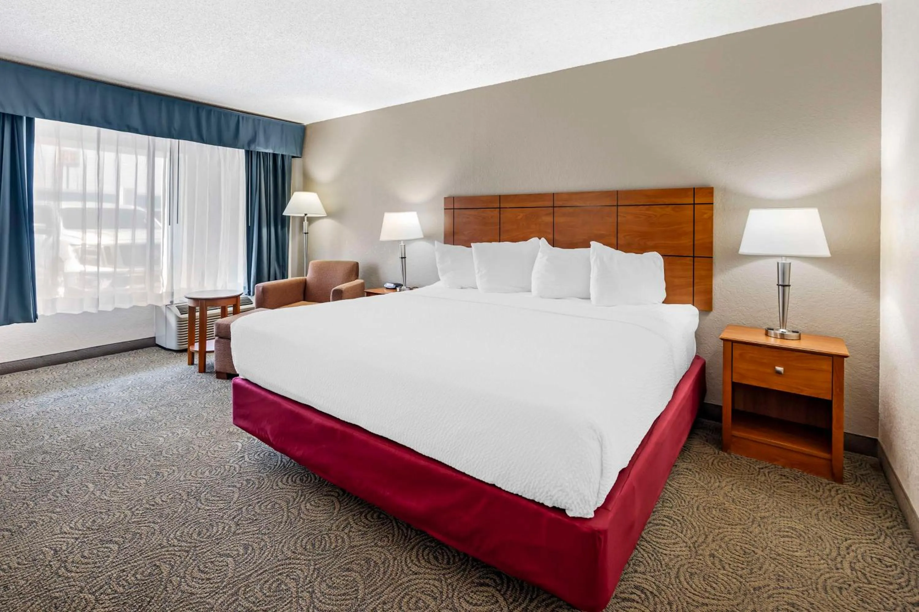 Bedroom, Bed in Best Western Thunderbird Motel