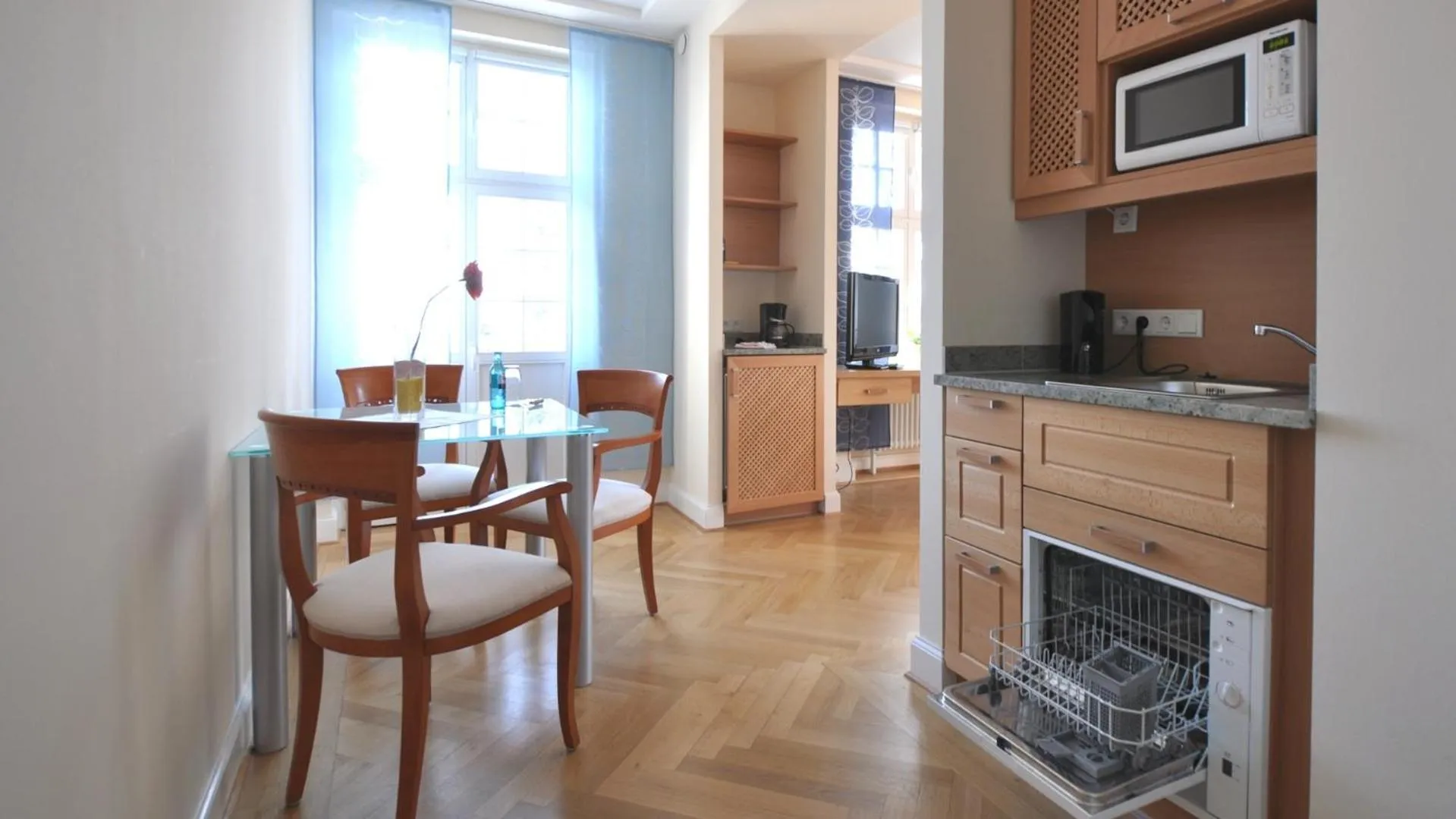 Kitchen or kitchenette in Villa Andante Apartmenthotel mit Miniküche