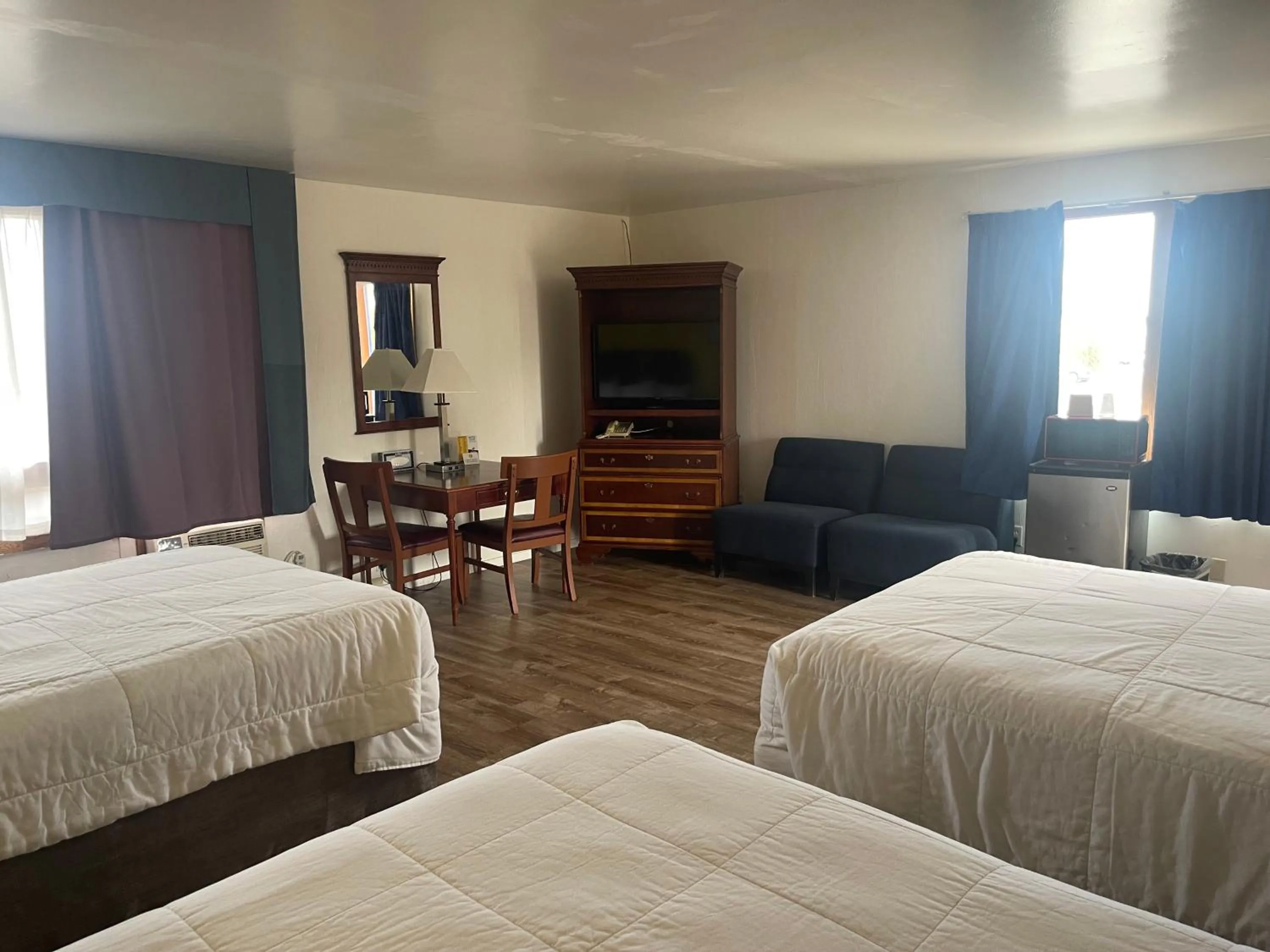 TV and multimedia, Bed in Motel Oasis