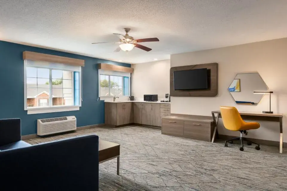 Deluxe King Room - Hearing Accessible/Non-Smoking in Holiday Inn Express - Bowling Green by IHG Deluxe King Room - Hearing Accessible/Non-Smoking in Holiday Inn Express - Bowling Green by IHG