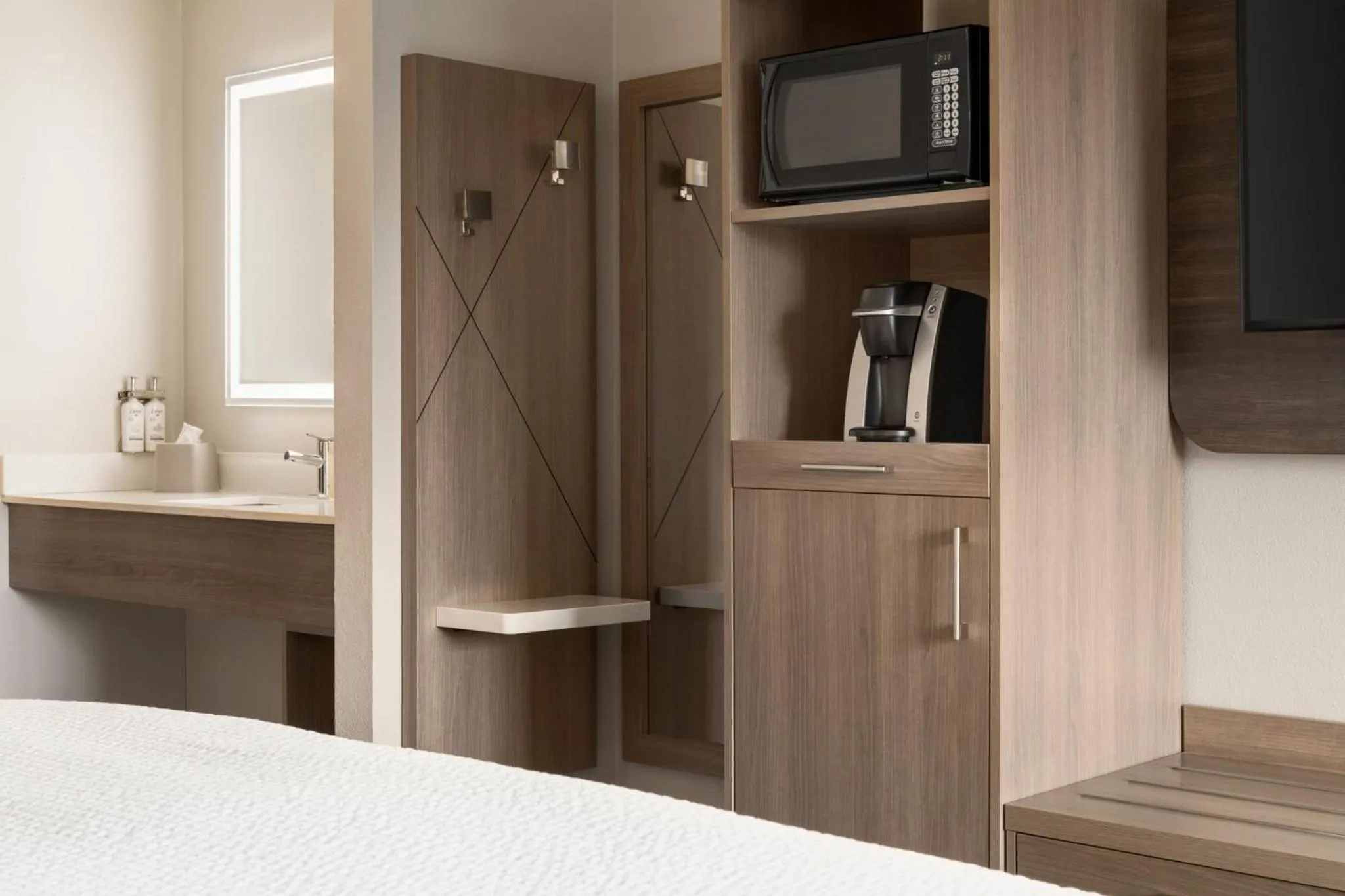 Photo of the whole room, Bed in Holiday Inn Express - Bowling Green by IHG