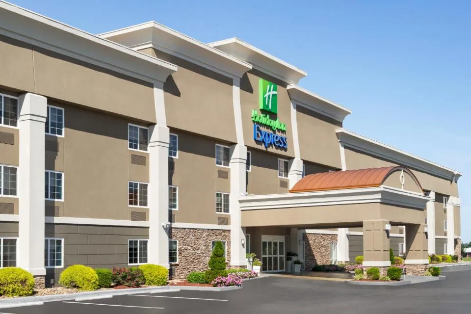 Property building in Holiday Inn Express - Bowling Green by IHG