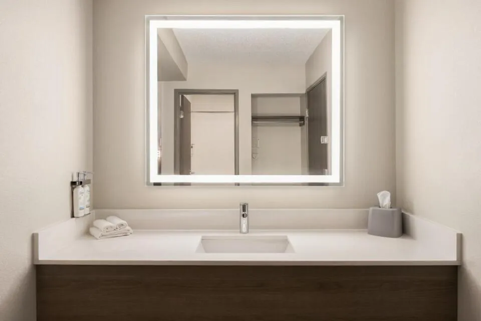 Bathroom in Holiday Inn Express - Bowling Green by IHG