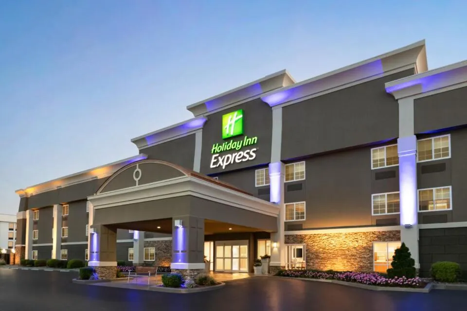Property building in Holiday Inn Express - Bowling Green by IHG