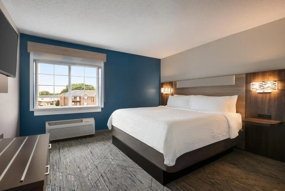 Bedroom, Bed in Holiday Inn Express - Bowling Green by IHG