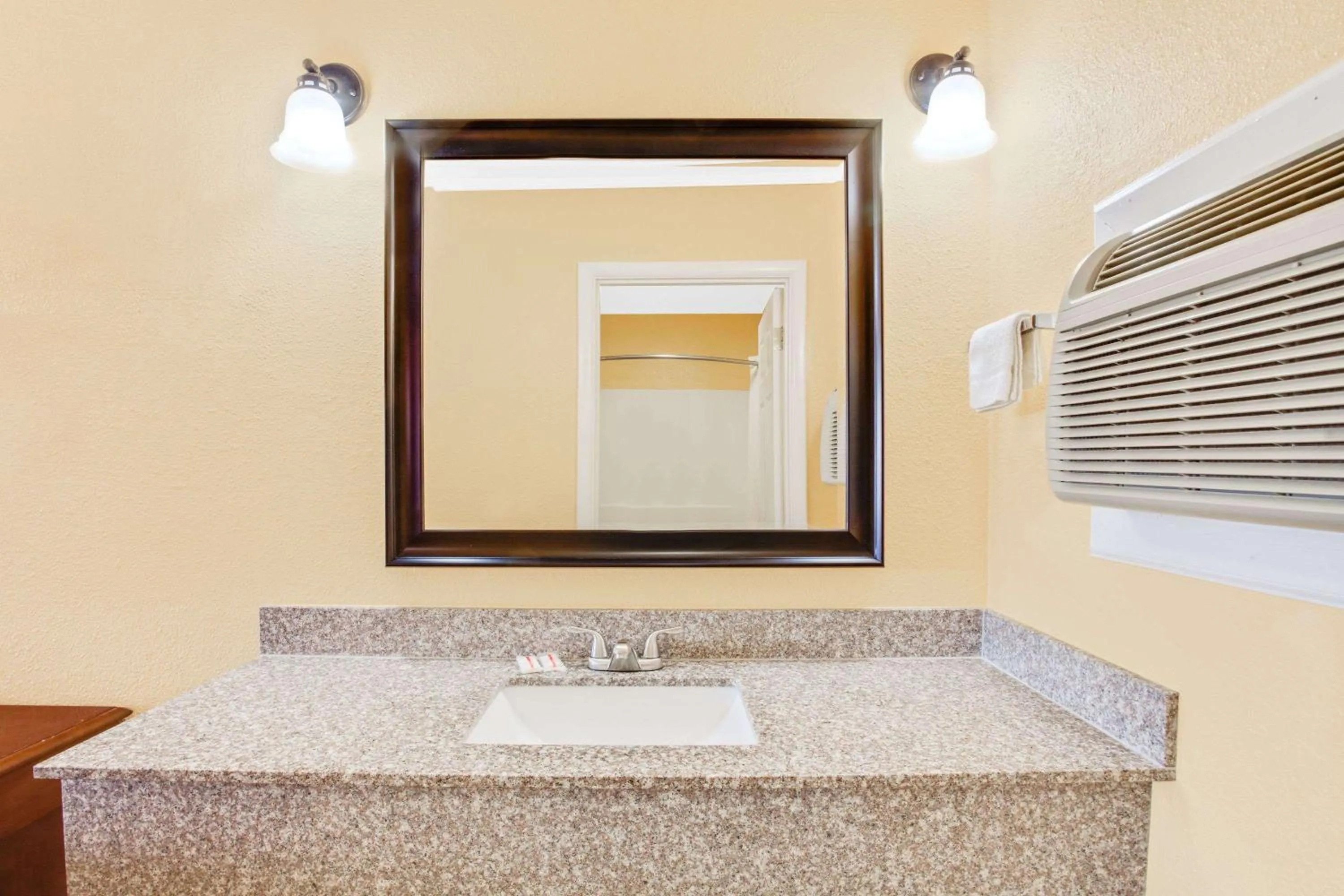 Photo of the whole room, Bathroom in Knights Inn - Paris