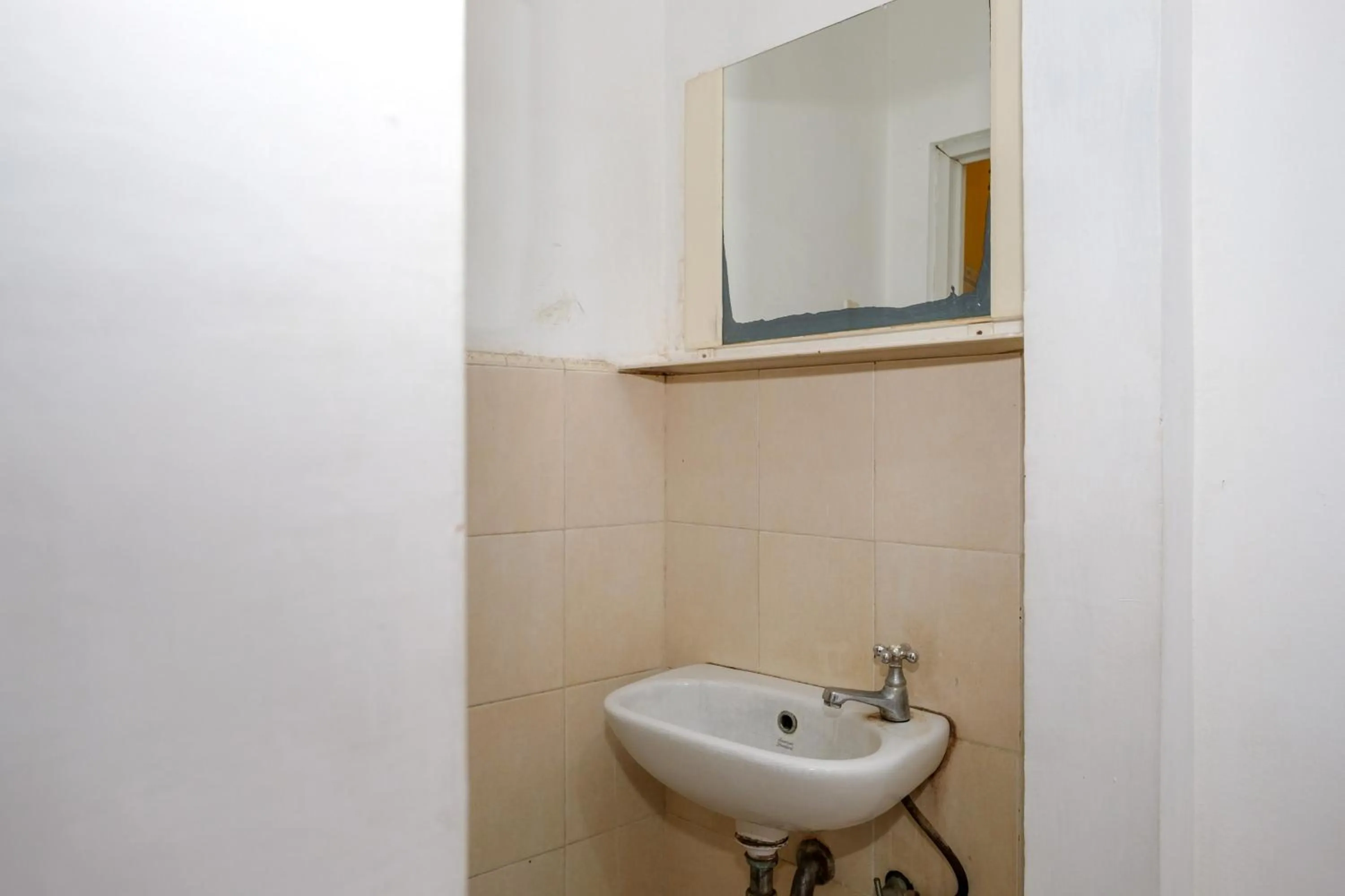 Bathroom in RedDoorz @ Soekarno Hatta 2