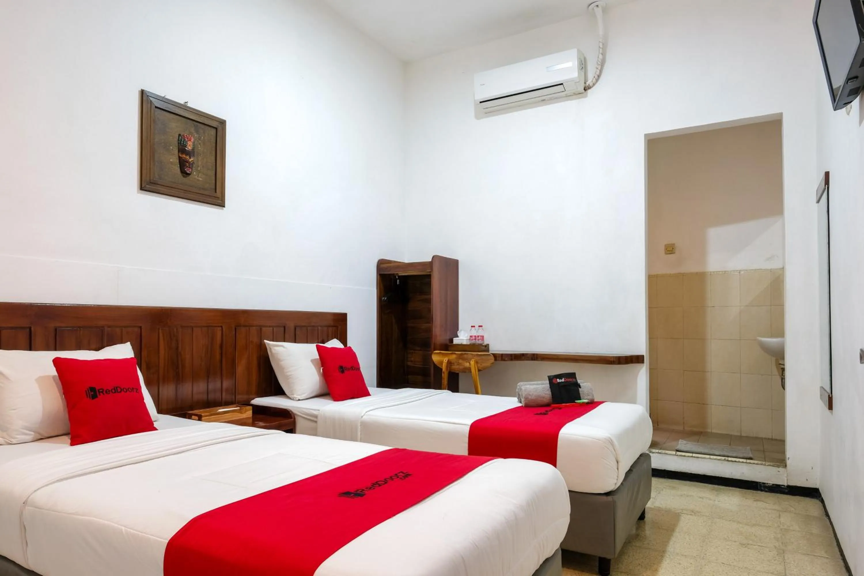 Bedroom, Bed in RedDoorz @ Soekarno Hatta 2