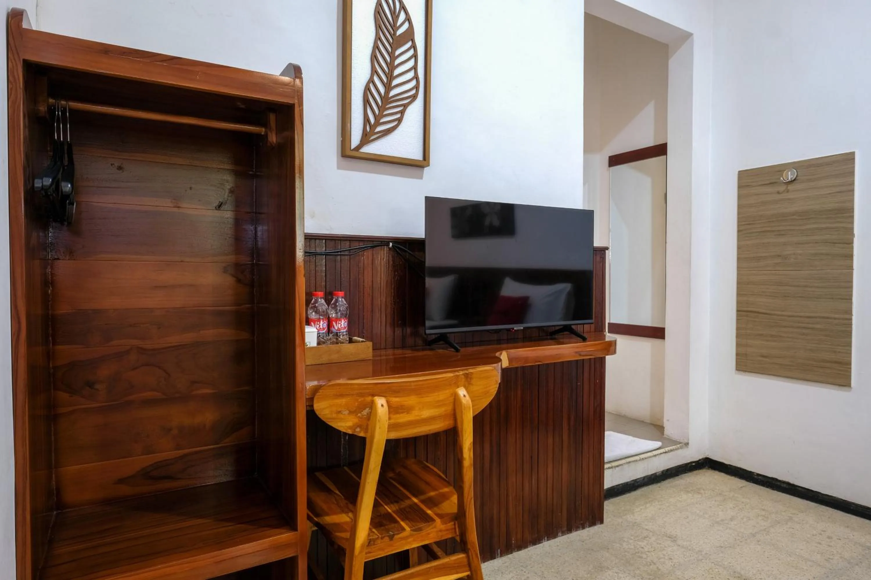 TV and multimedia in RedDoorz @ Soekarno Hatta 2