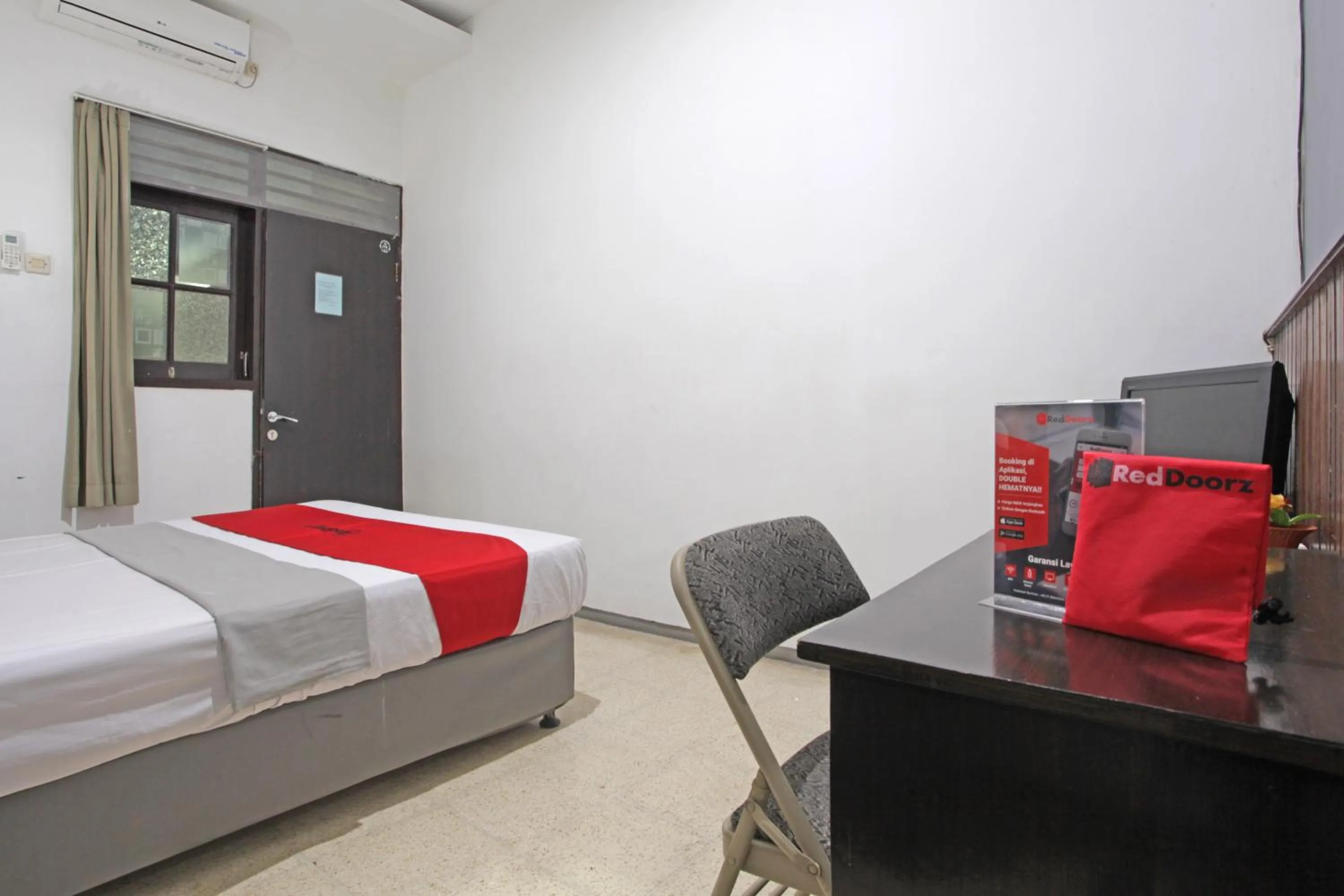Bedroom, Bed in RedDoorz @ Soekarno Hatta 2