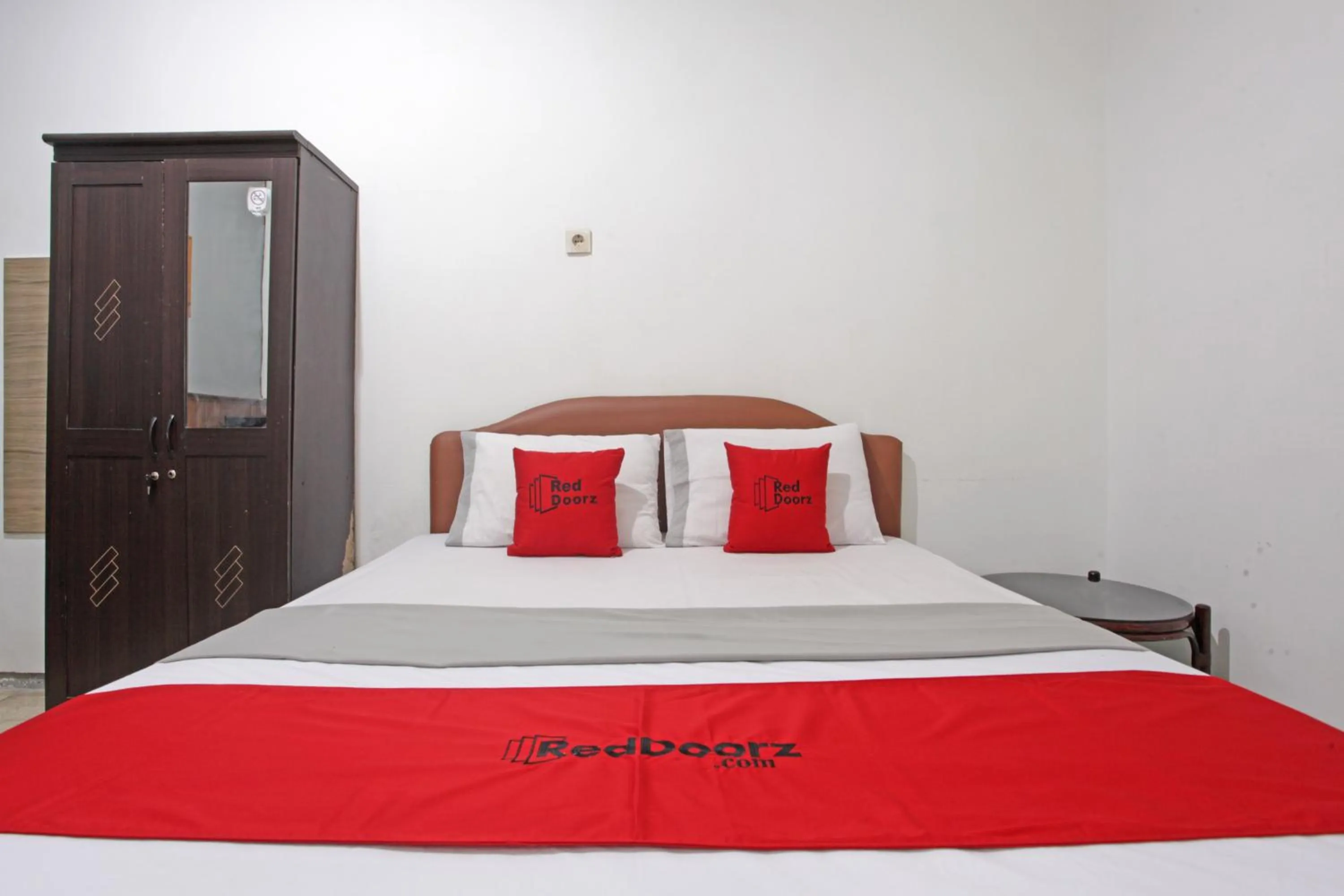Bedroom, Bed in RedDoorz @ Soekarno Hatta 2