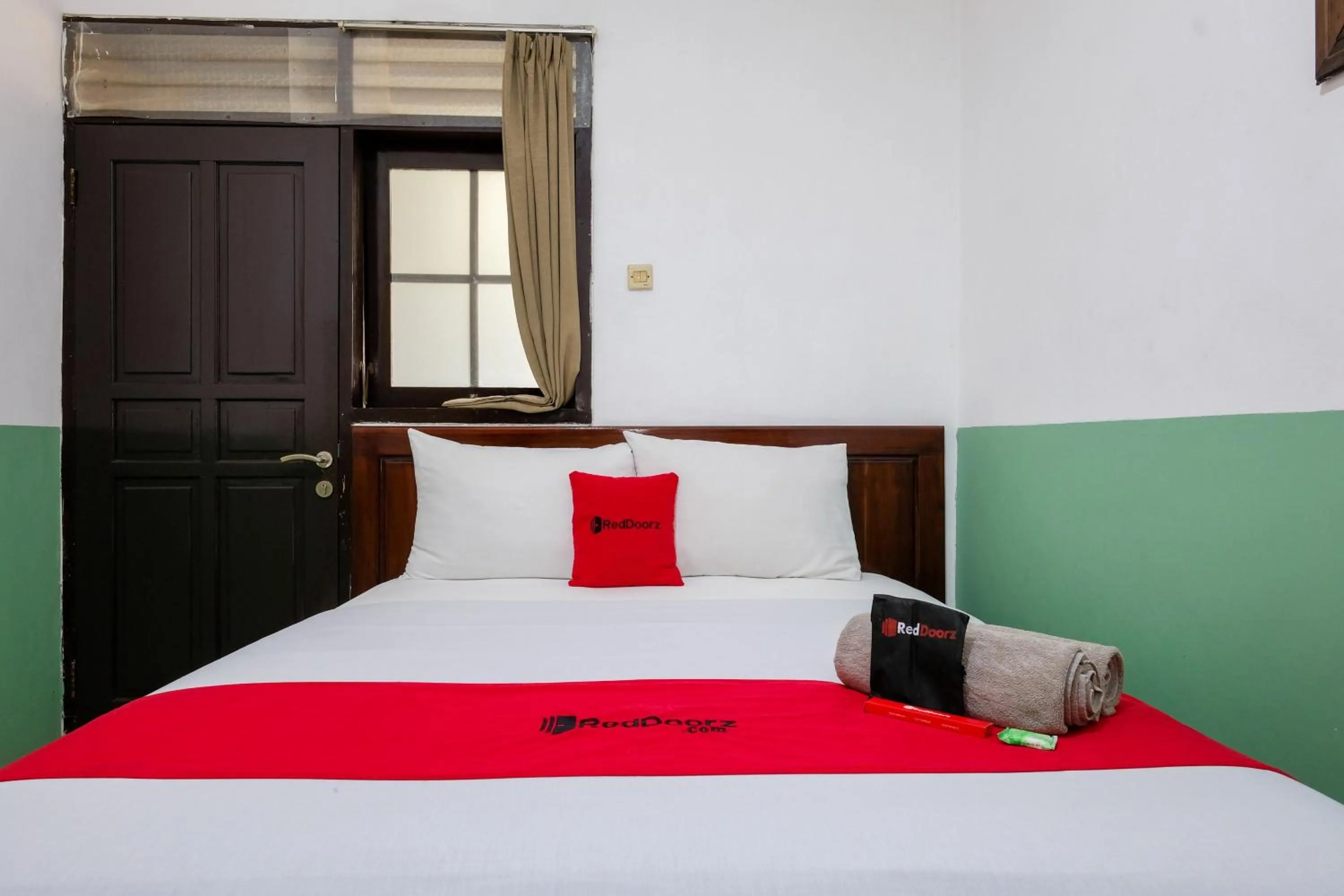 Bedroom, Bed in RedDoorz @ Soekarno Hatta 2