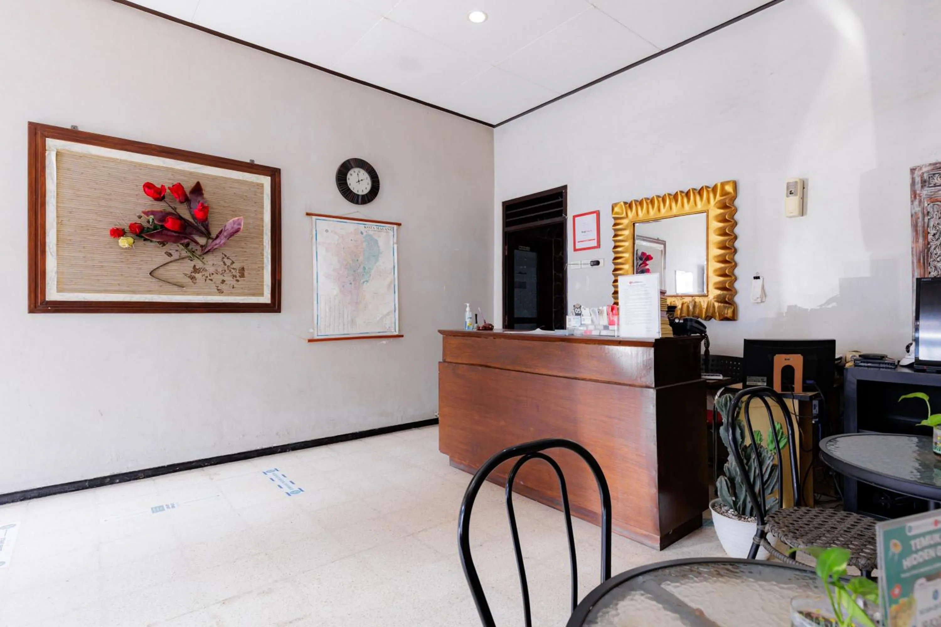 Lobby or reception in RedDoorz @ Soekarno Hatta 2