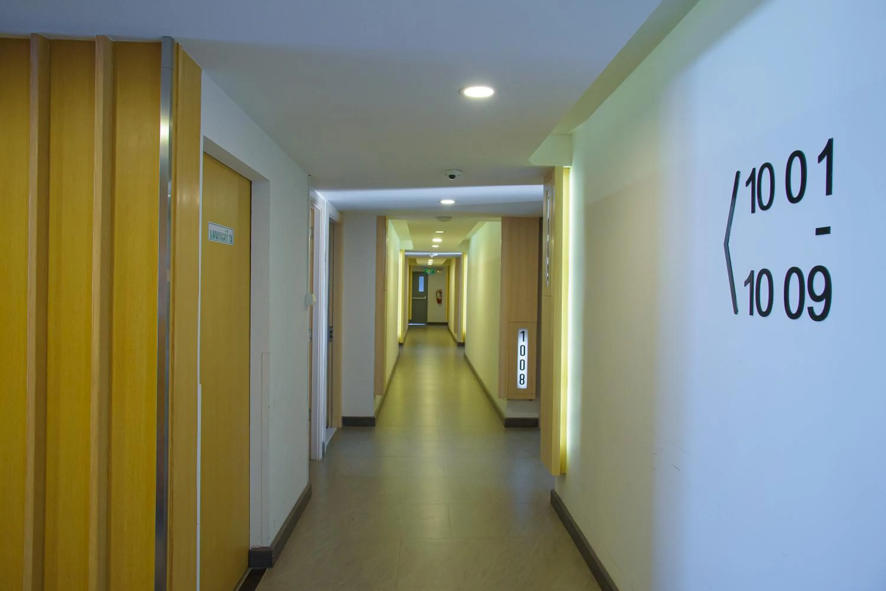 Text overlay in O2 Luxury Hotel