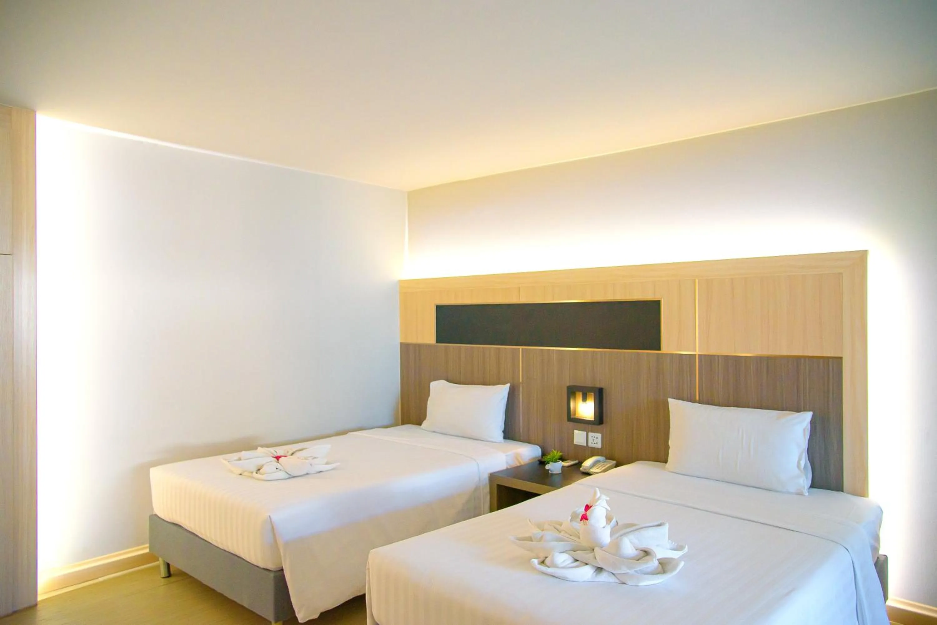 Bed in O2 Grand Suvarnabhumi Airport - Free Scheduled Shuttle from Hotel to Suvarnabhumi Airport