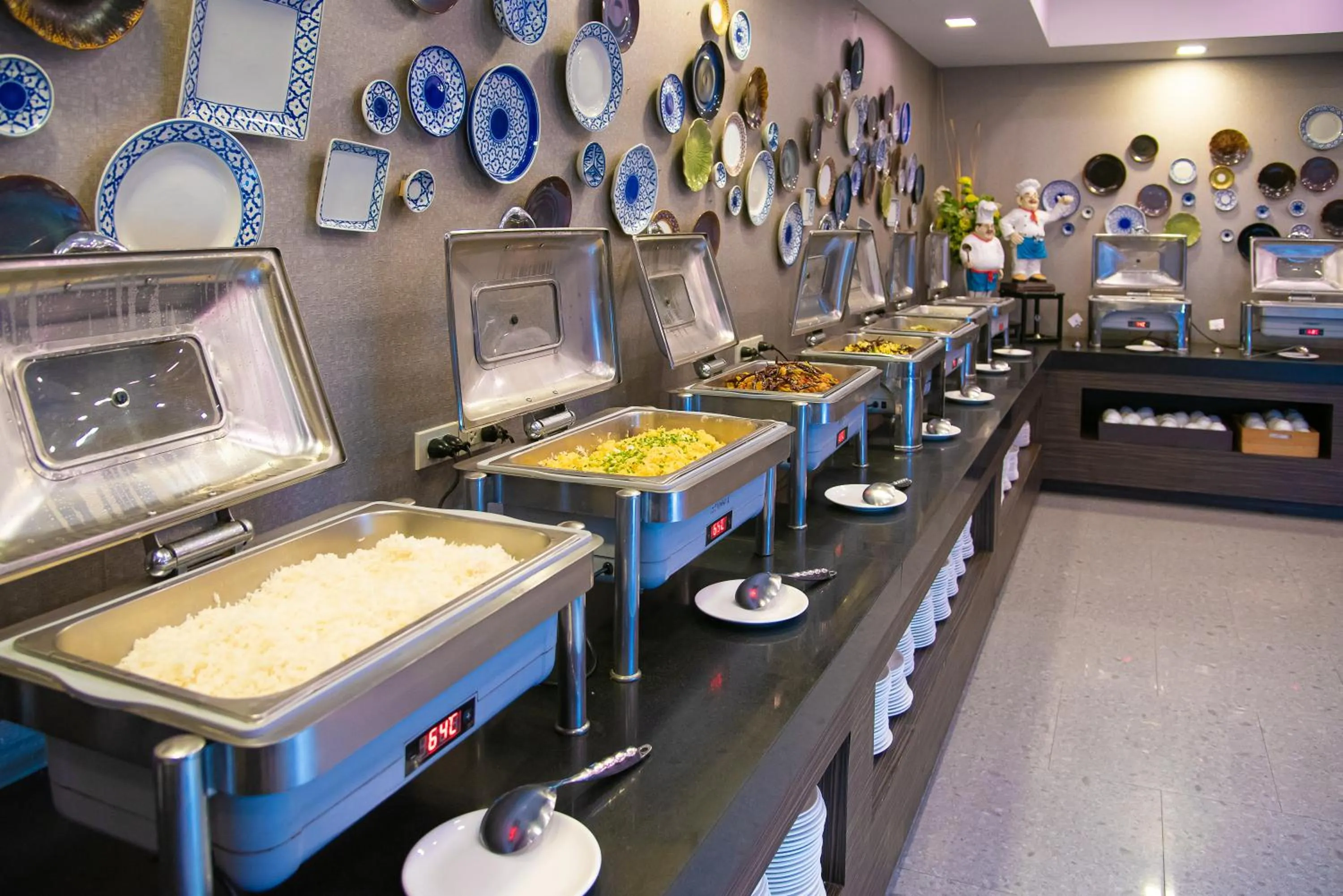 Restaurant/places to eat in O2 Luxury Hotel