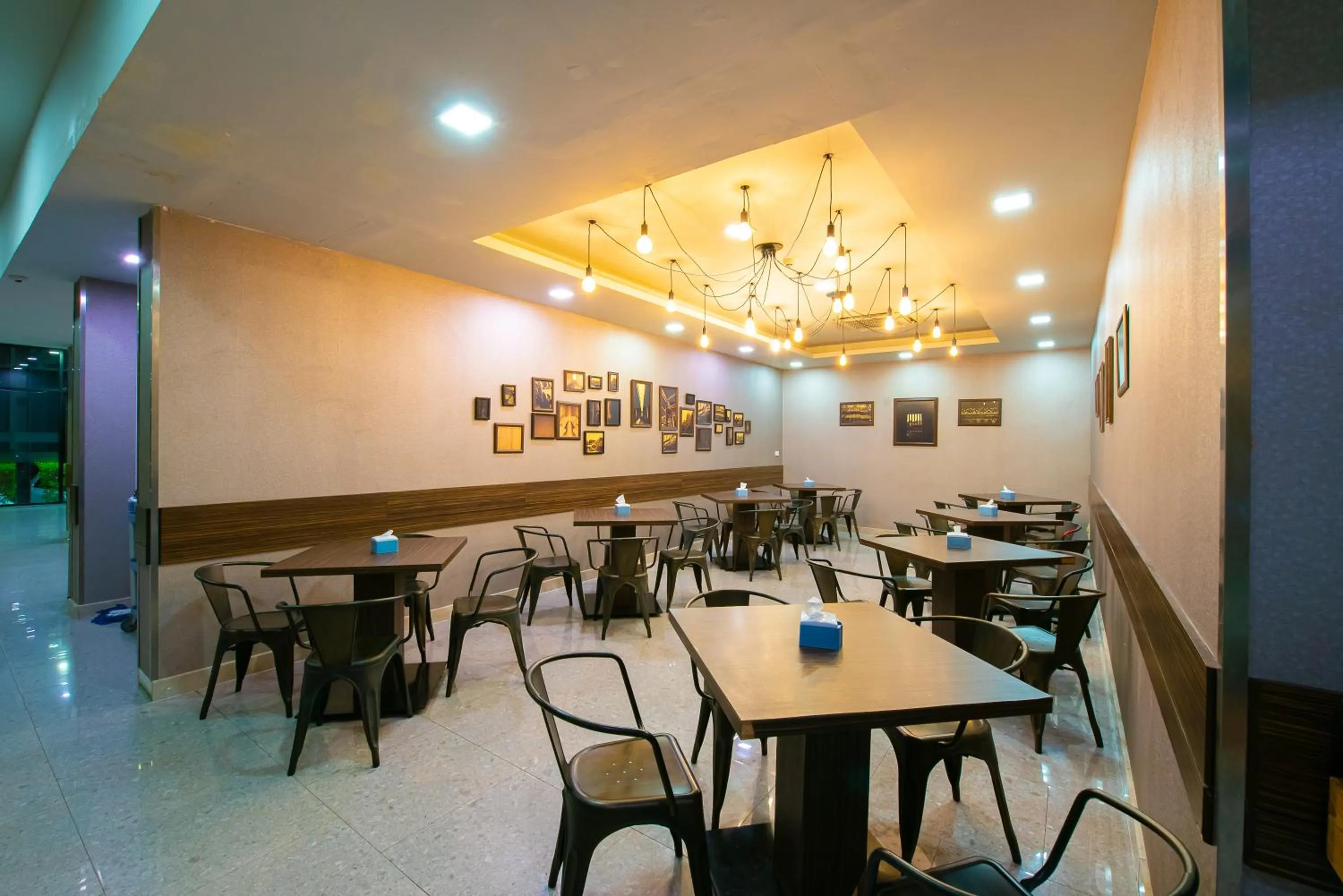 Restaurant/places to eat in O2 Luxury Hotel