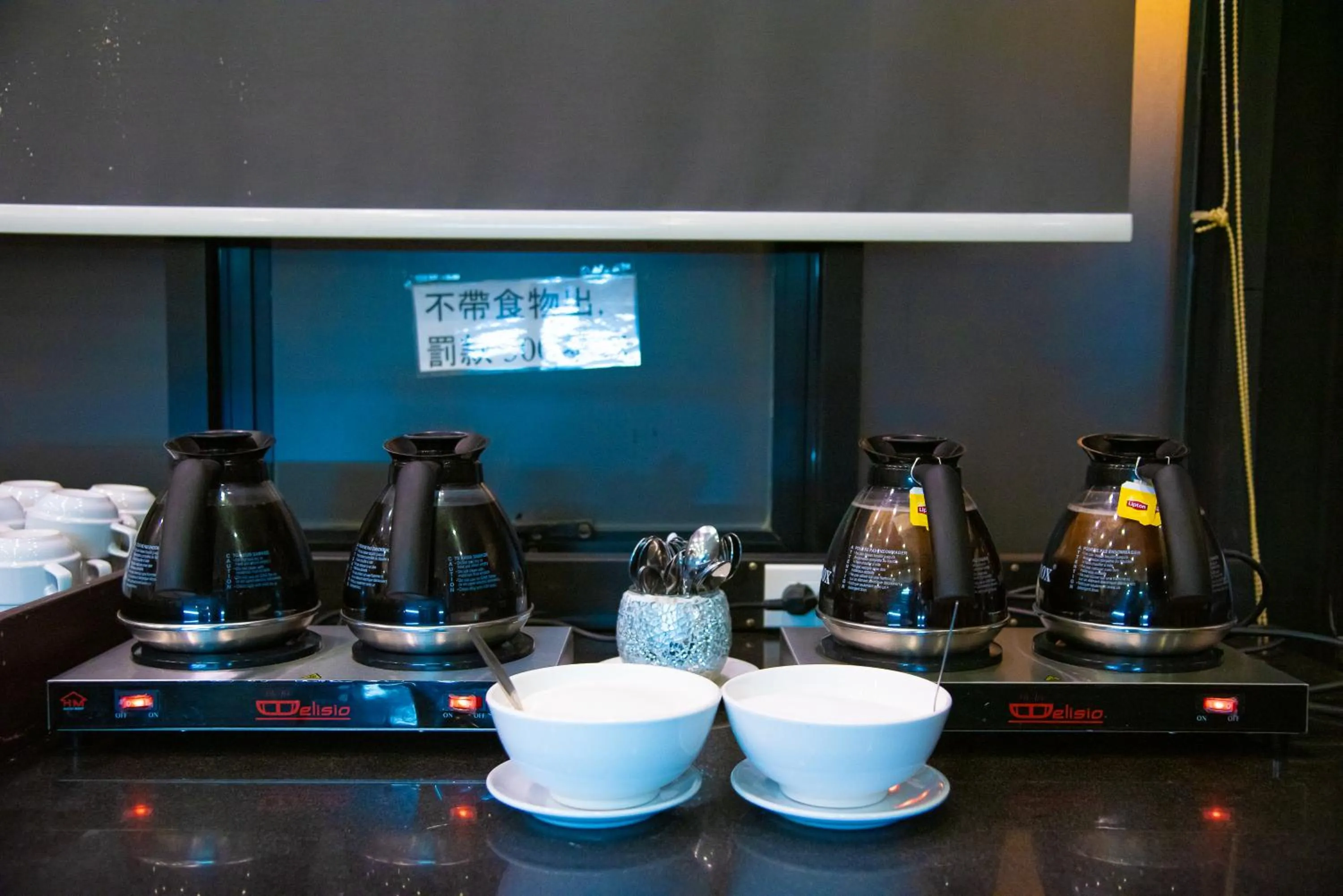 Restaurant/places to eat in O2 Luxury Hotel