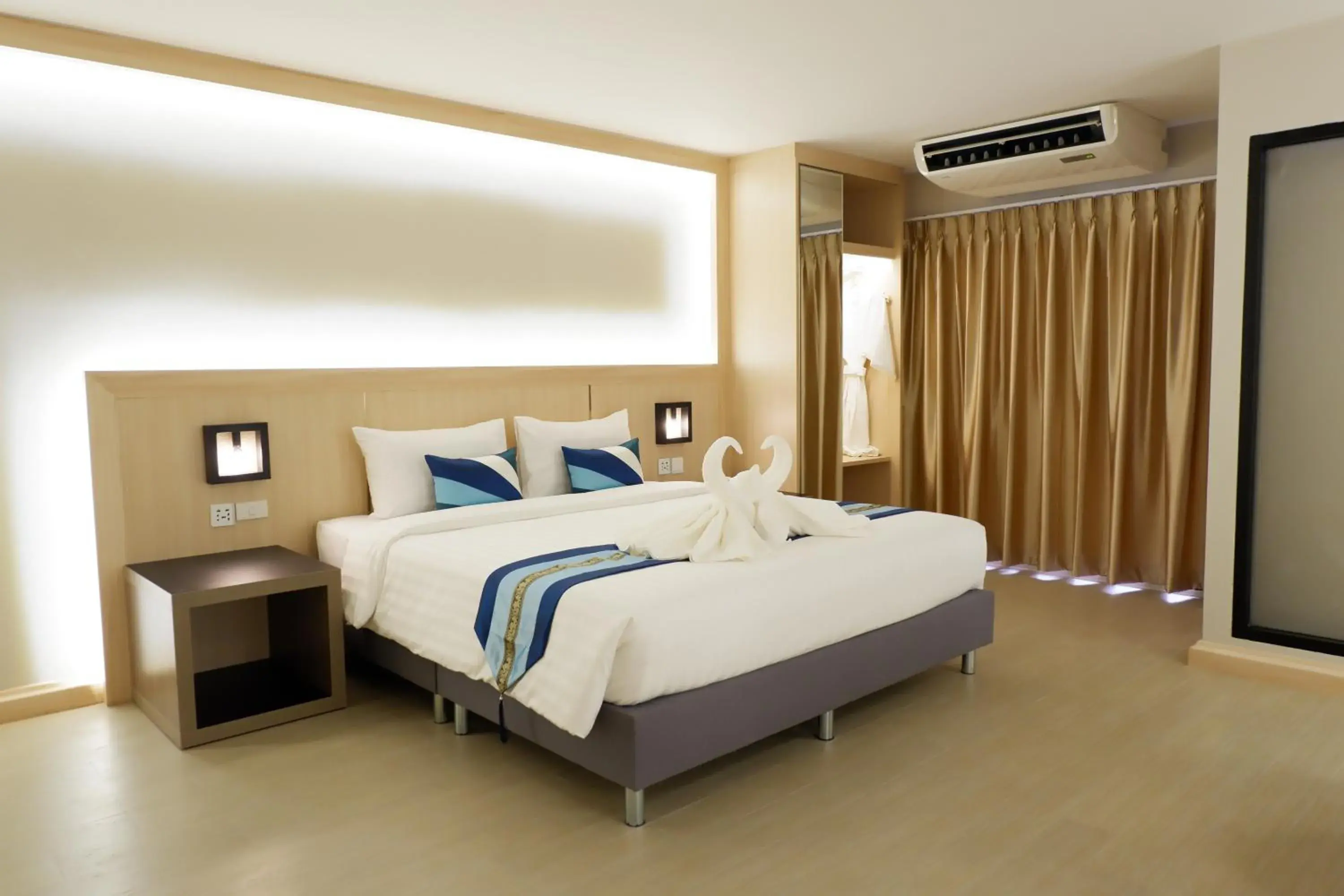 Superior King Room - single occupancy in O2 Luxury Hotel Superior King Room - single occupancy in O2 Luxury Hotel