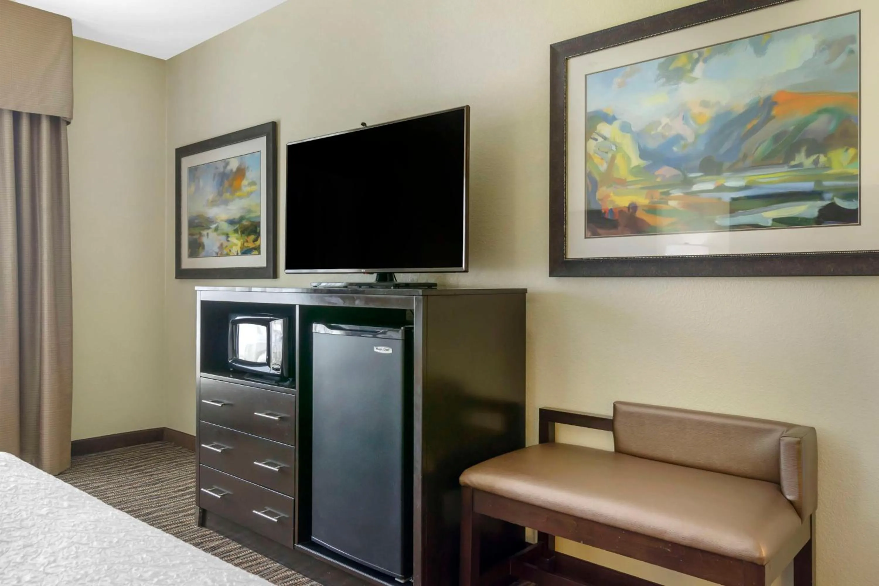 Bedroom in Best Western Plus Ellensburg Hotel