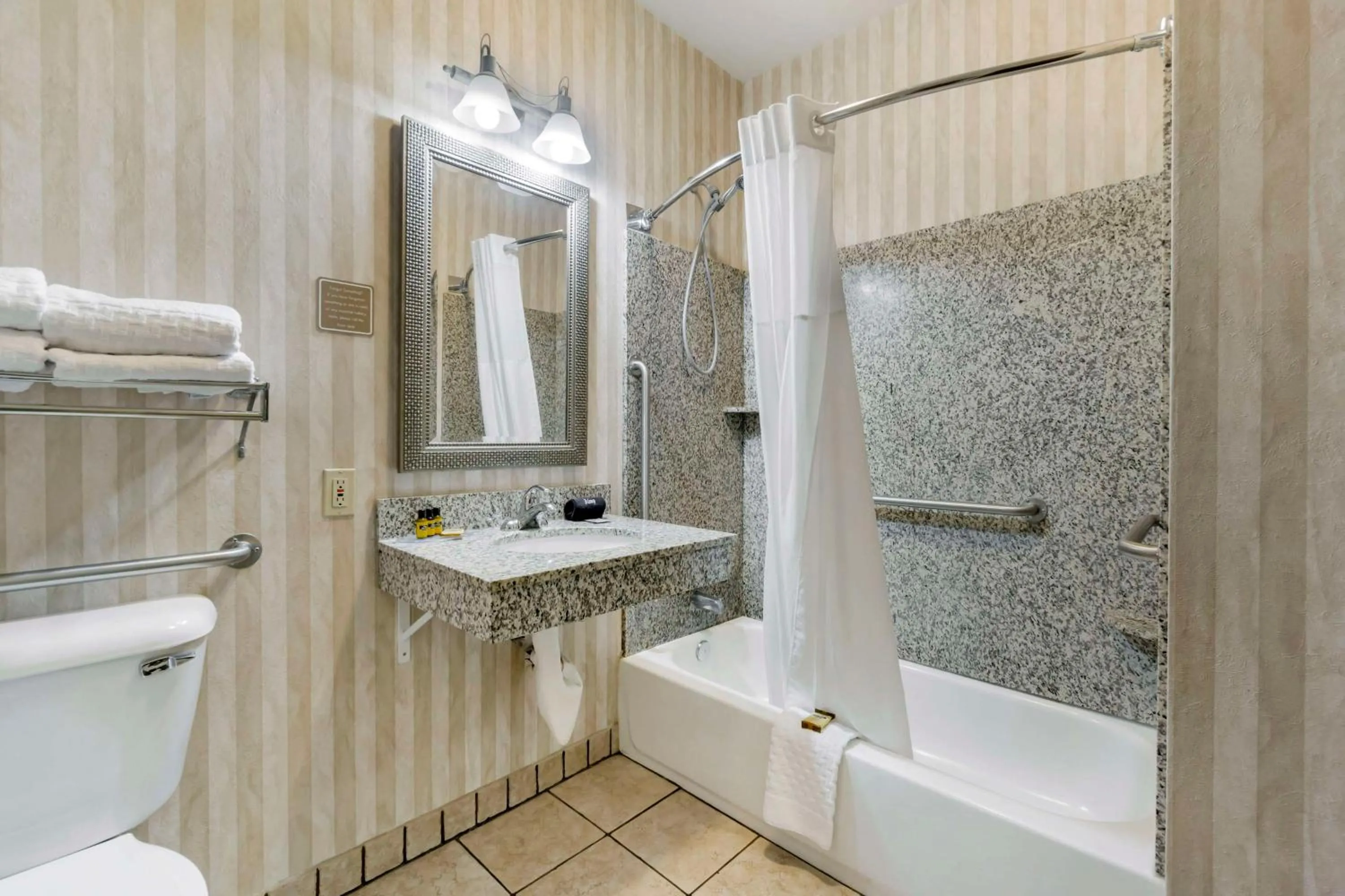 Bathroom in Best Western Plus Ellensburg Hotel