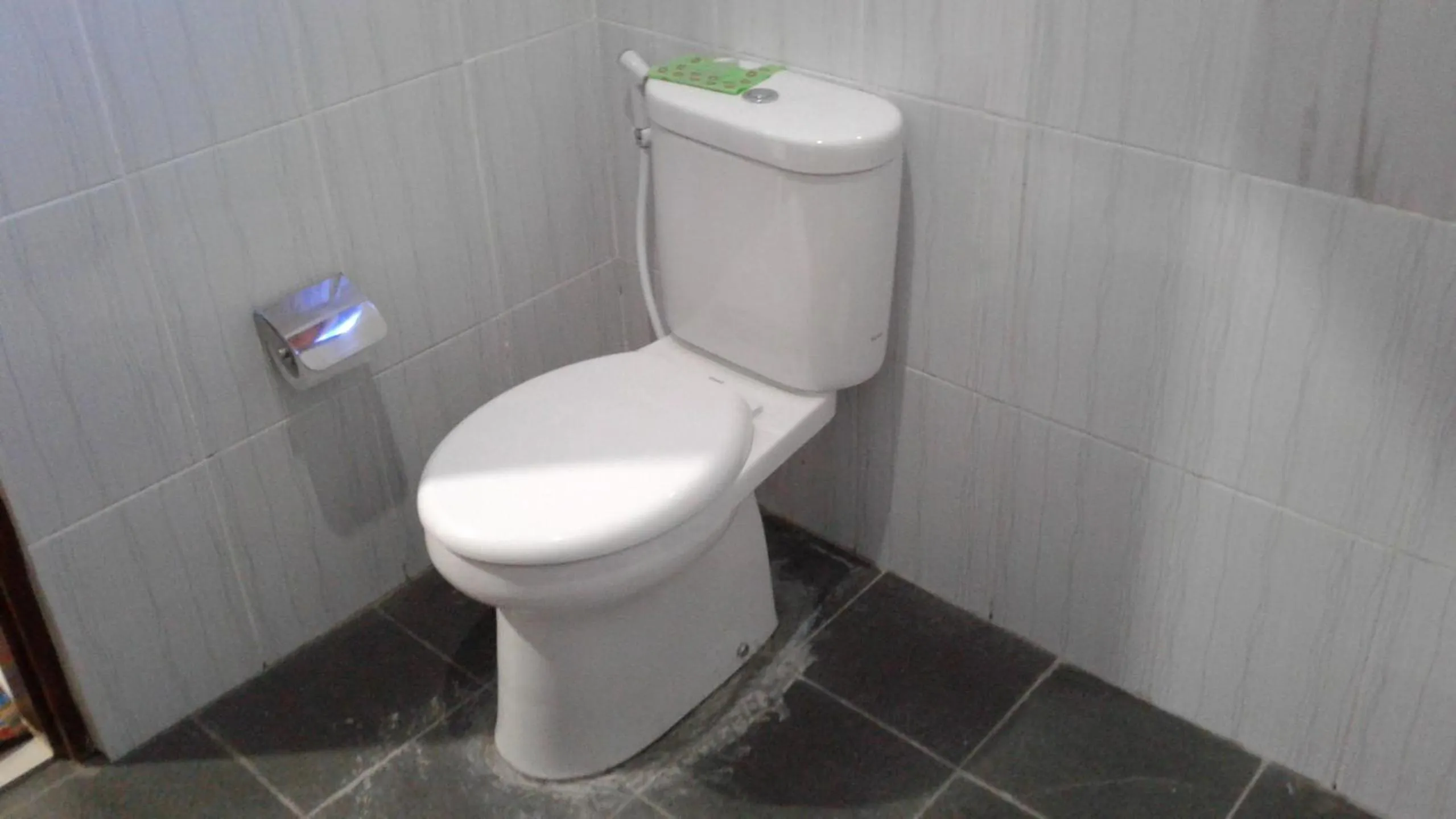 Toilet in Victory Hotel