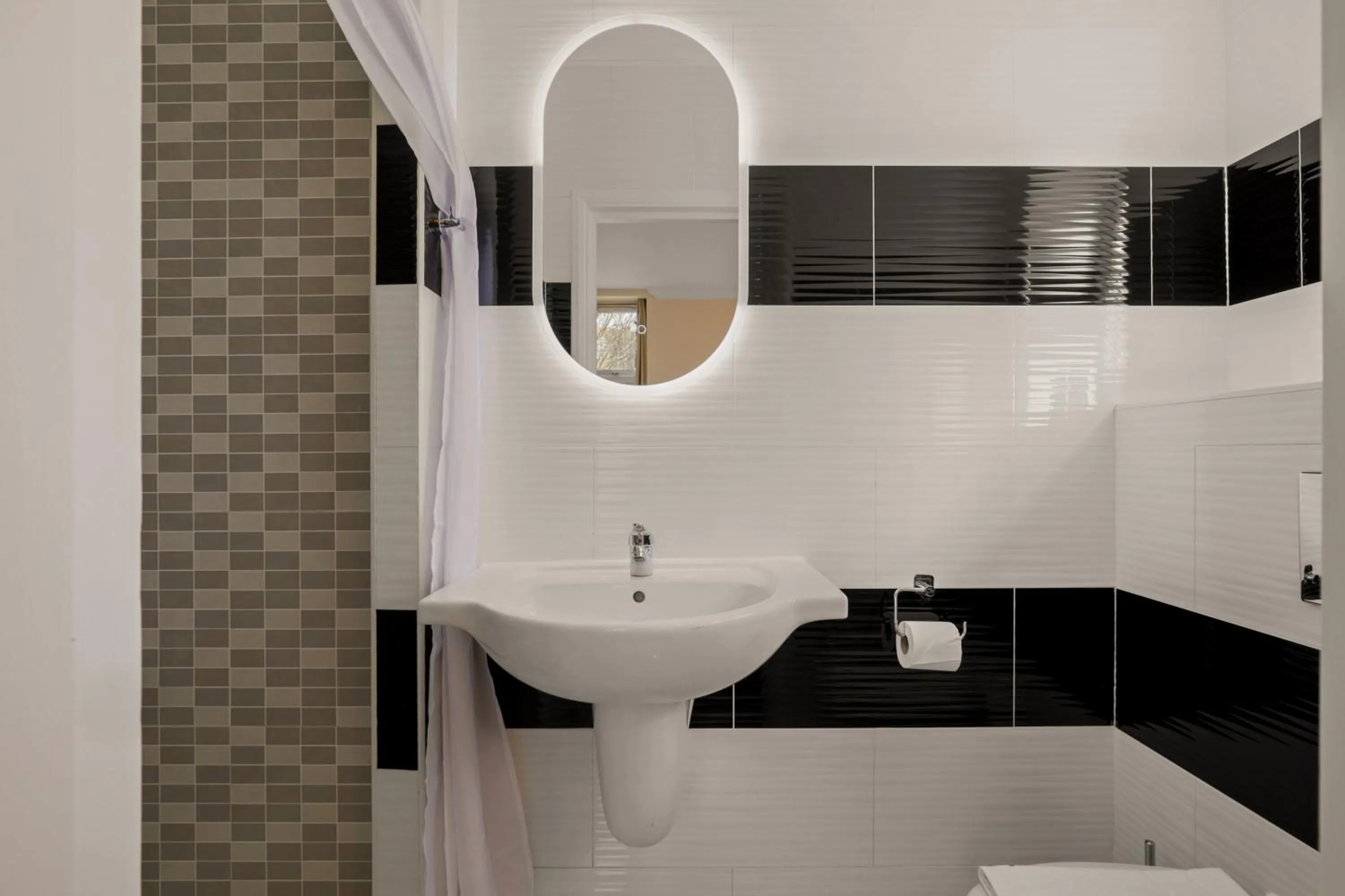 Bathroom in London Star Hotel