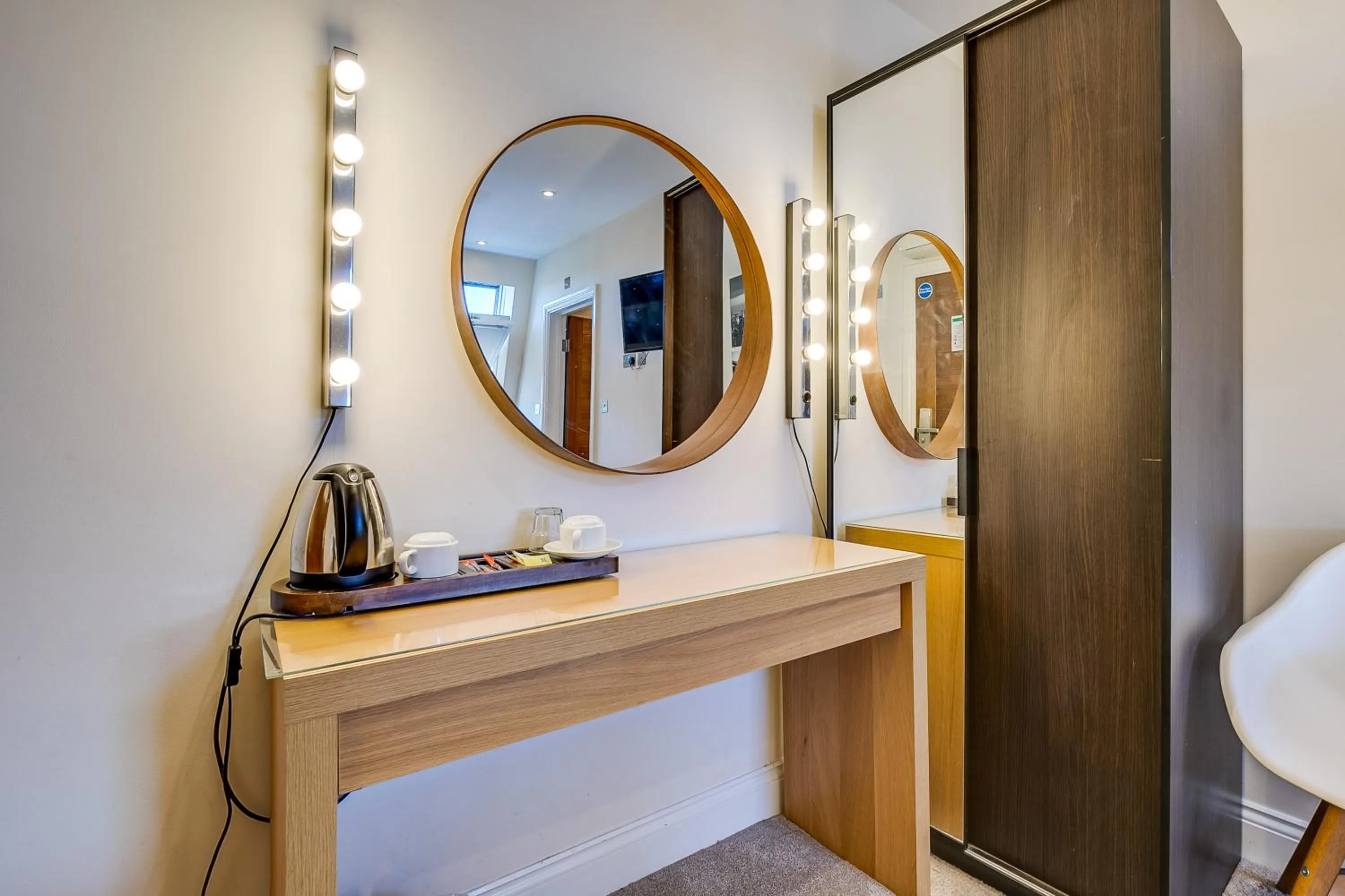 Bedroom, Bed in London Star Hotel