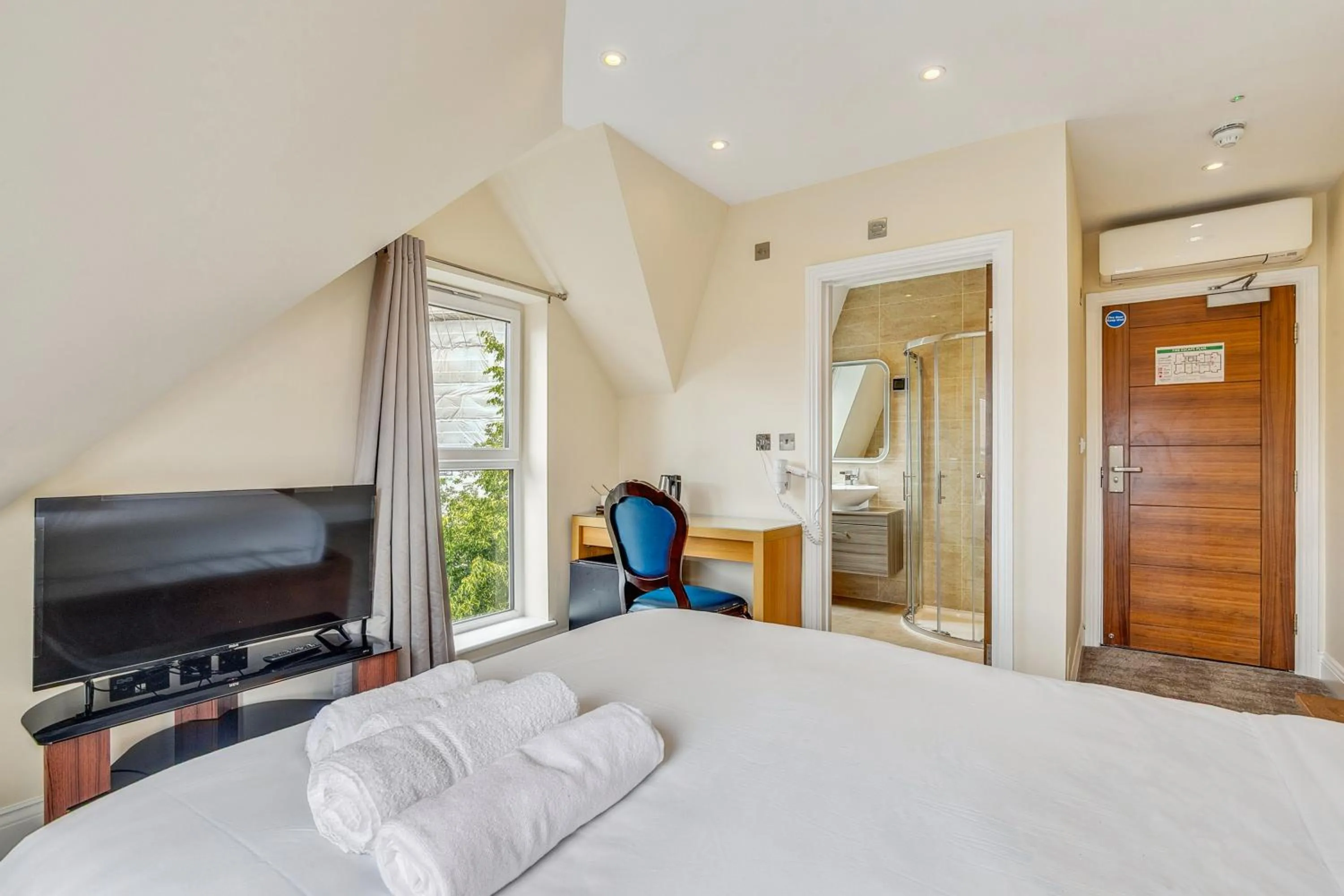 Bed in London Star Hotel