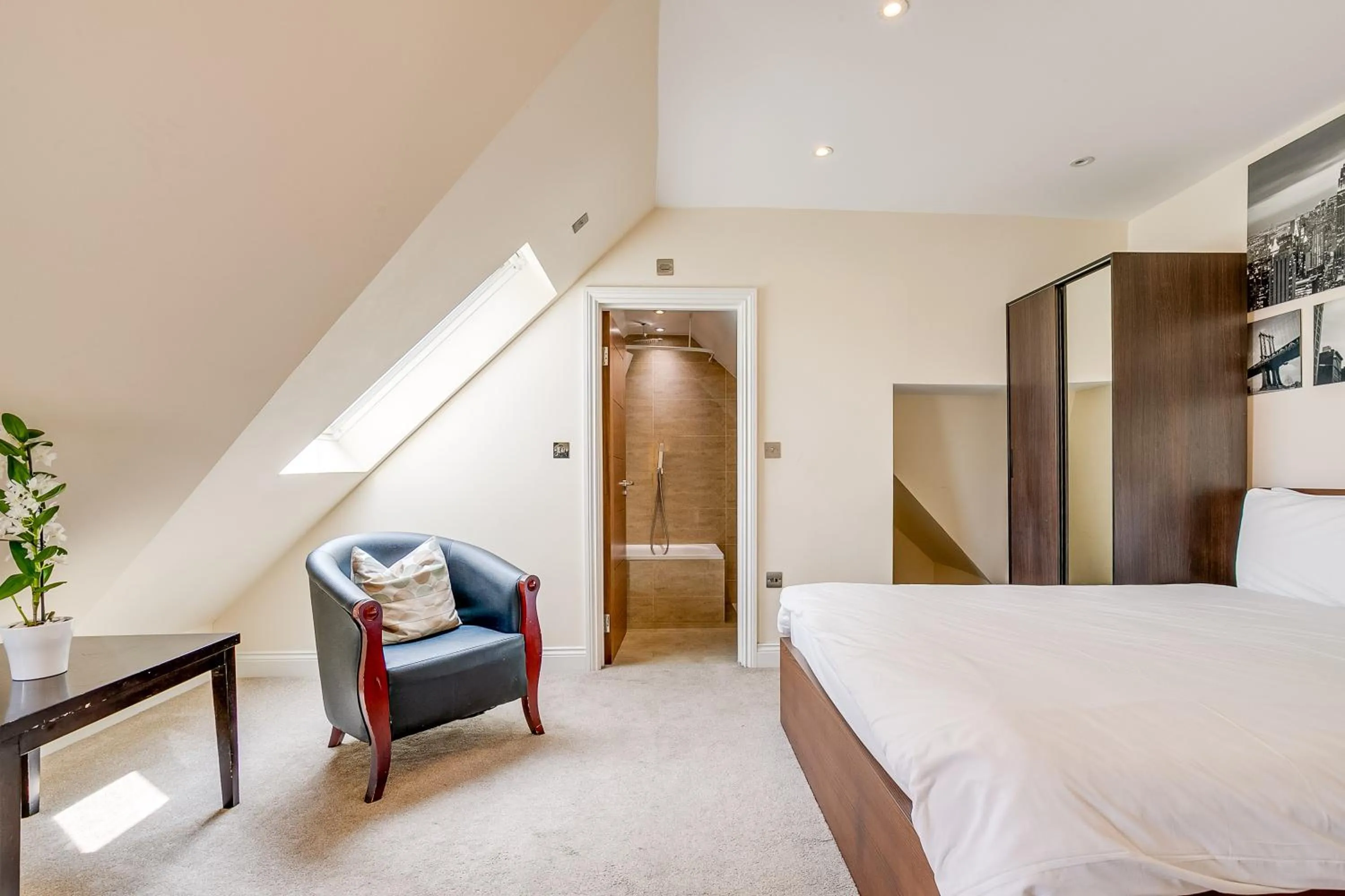 Bed in London Star Hotel