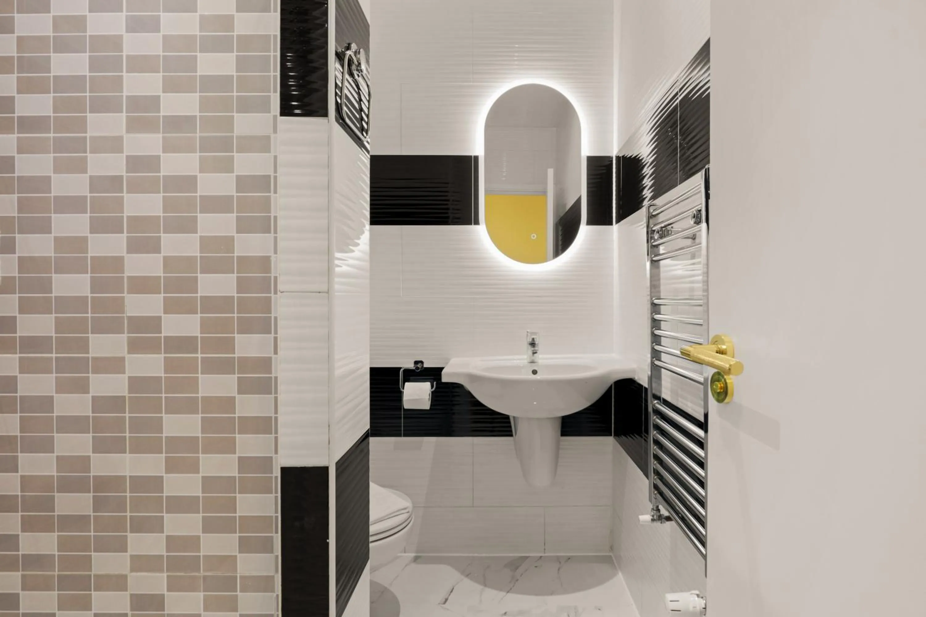 Bathroom in London Star Hotel