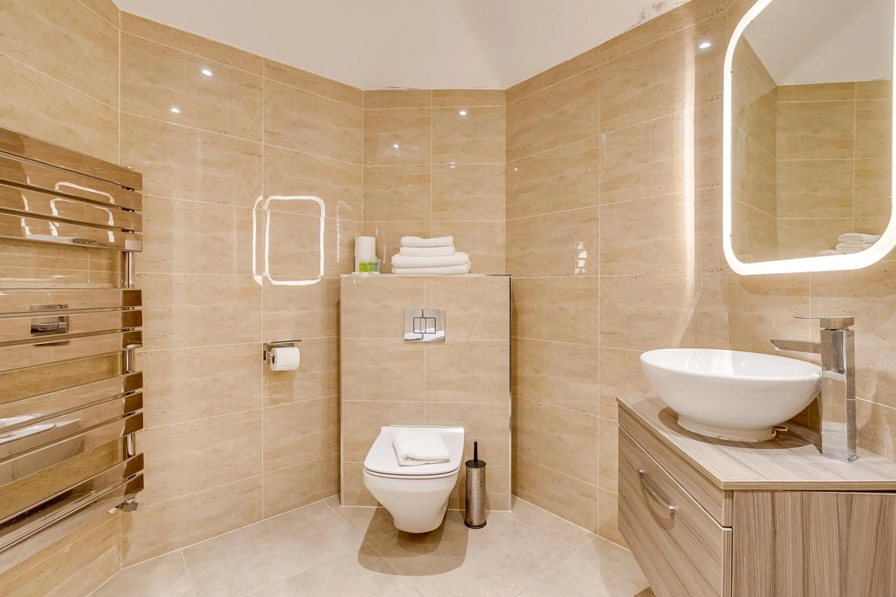 Bathroom in London Star Hotel