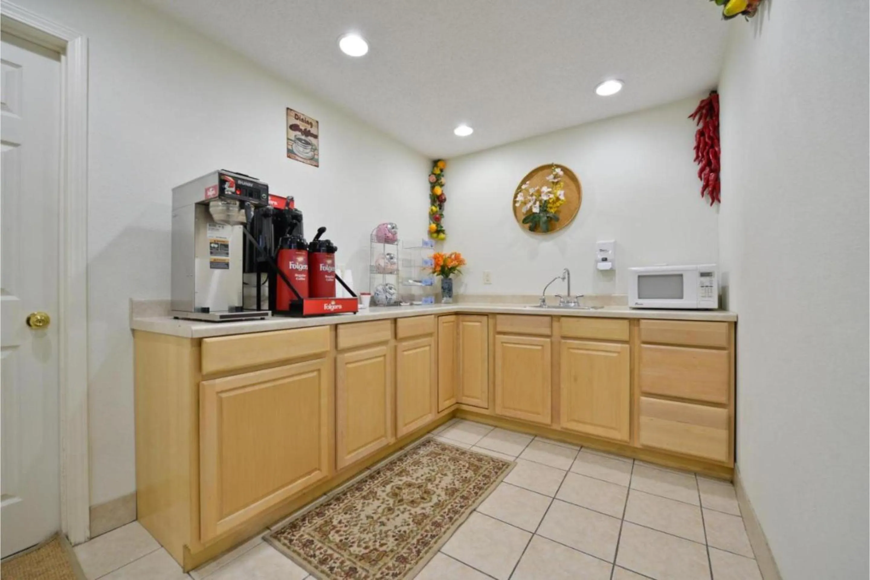 Kitchen or kitchenette in Jacksonville Inn