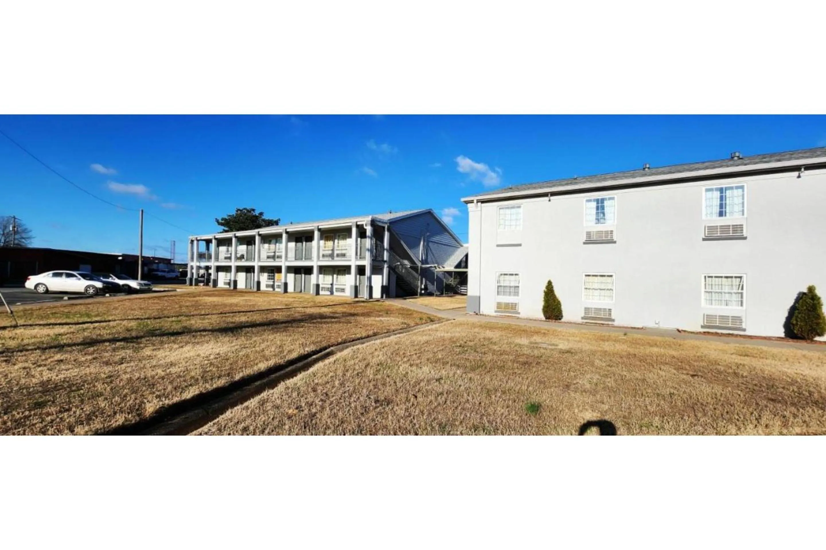 Property building in Jacksonville Inn