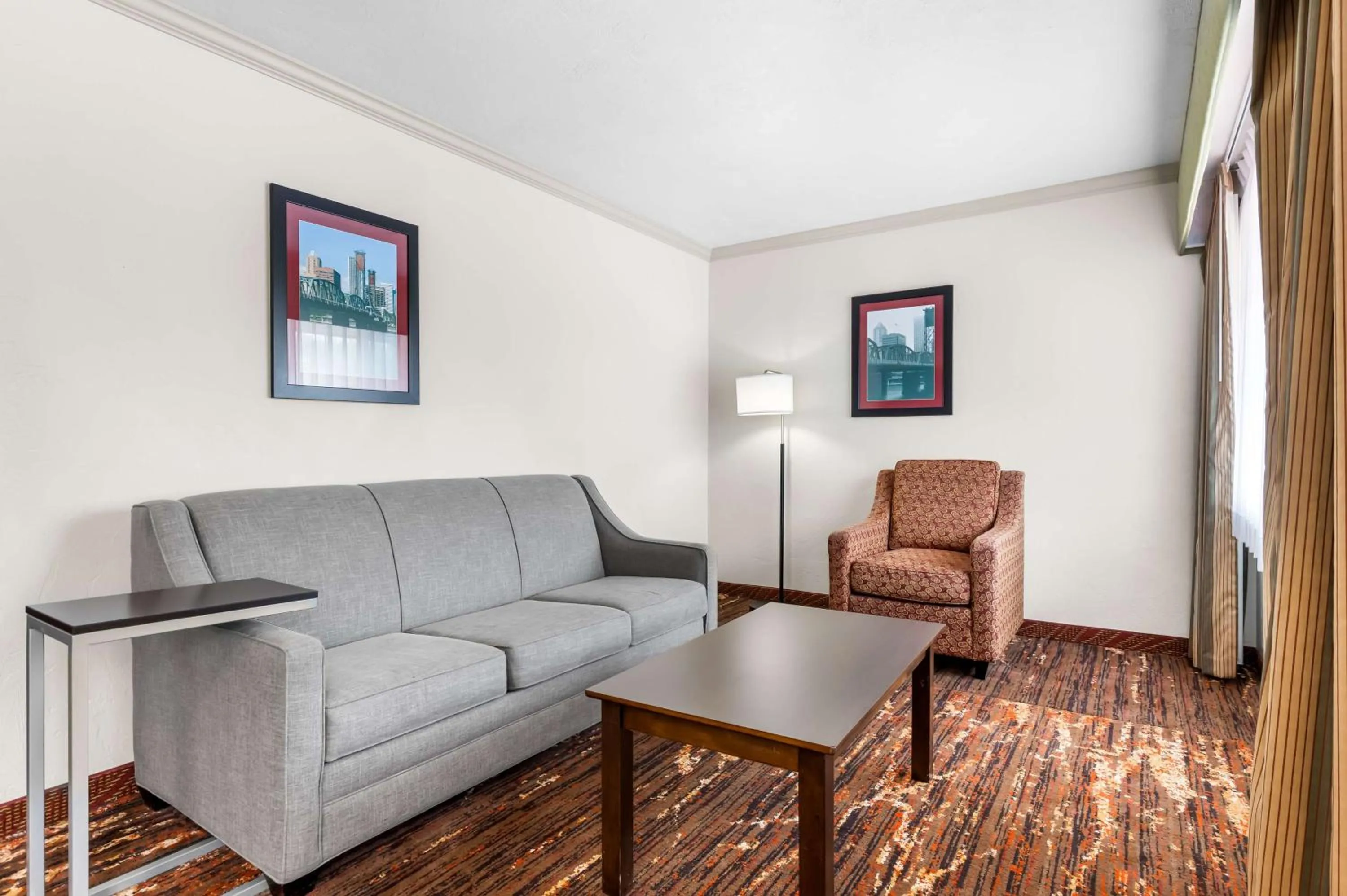 Bedroom in Best Western Plus Parkway Inn