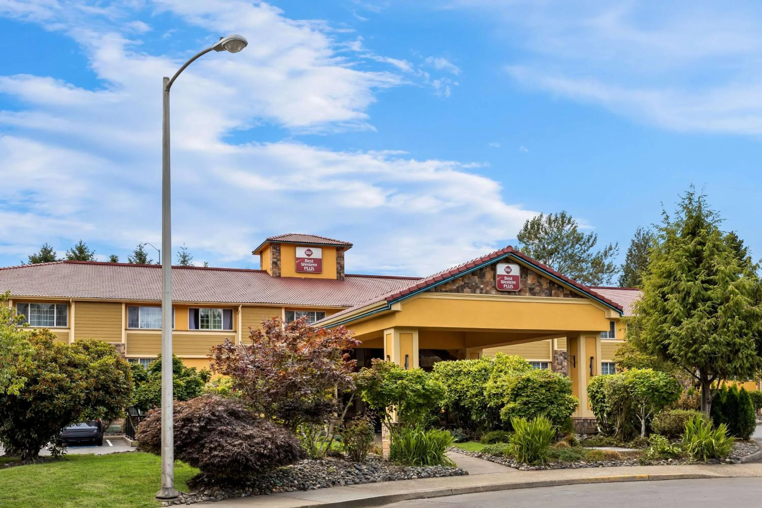 Property building in Best Western Plus Parkway Inn