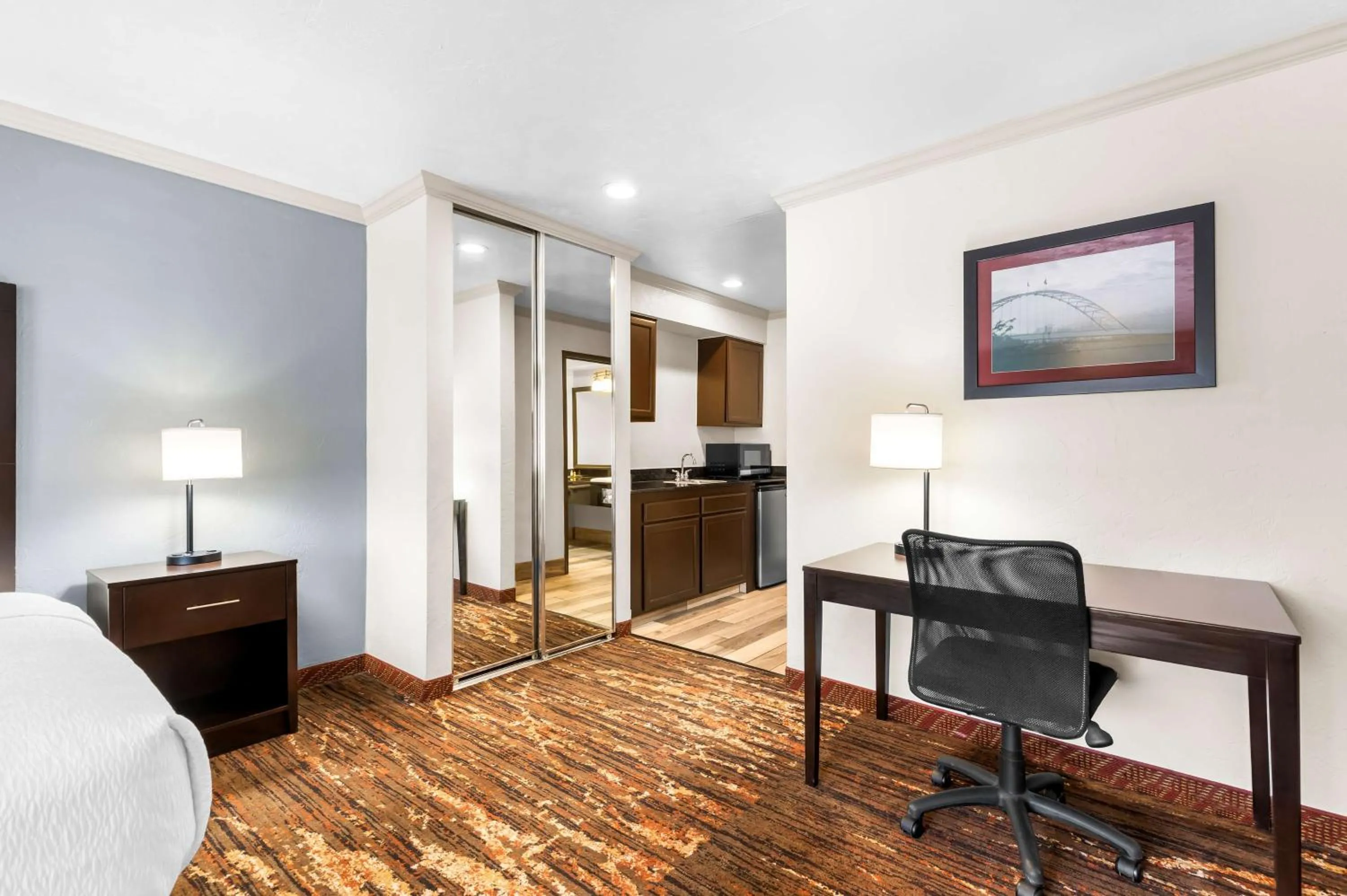 Bedroom in Best Western Plus Parkway Inn