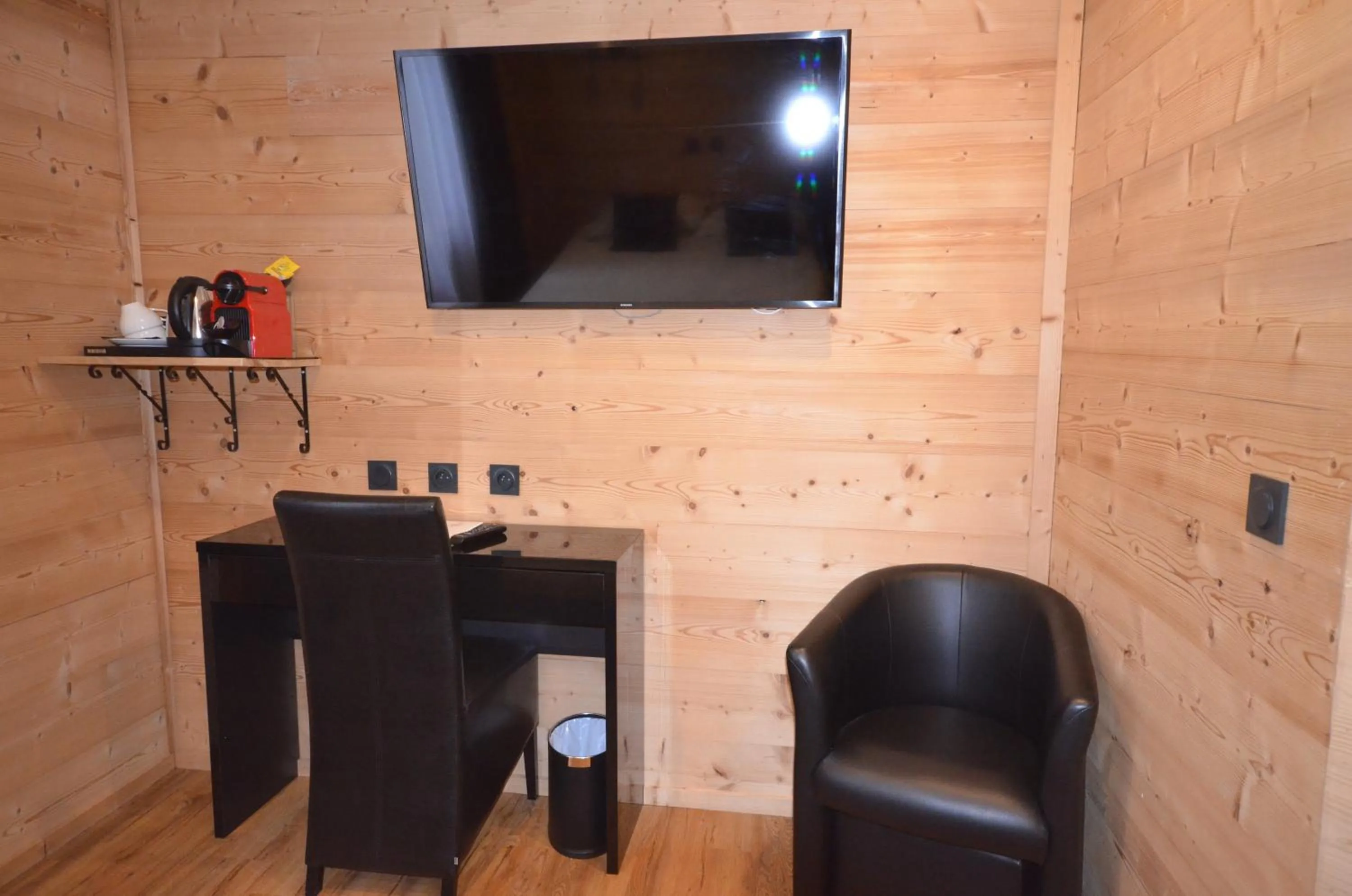 Seating area in Hôtel Edelweiss